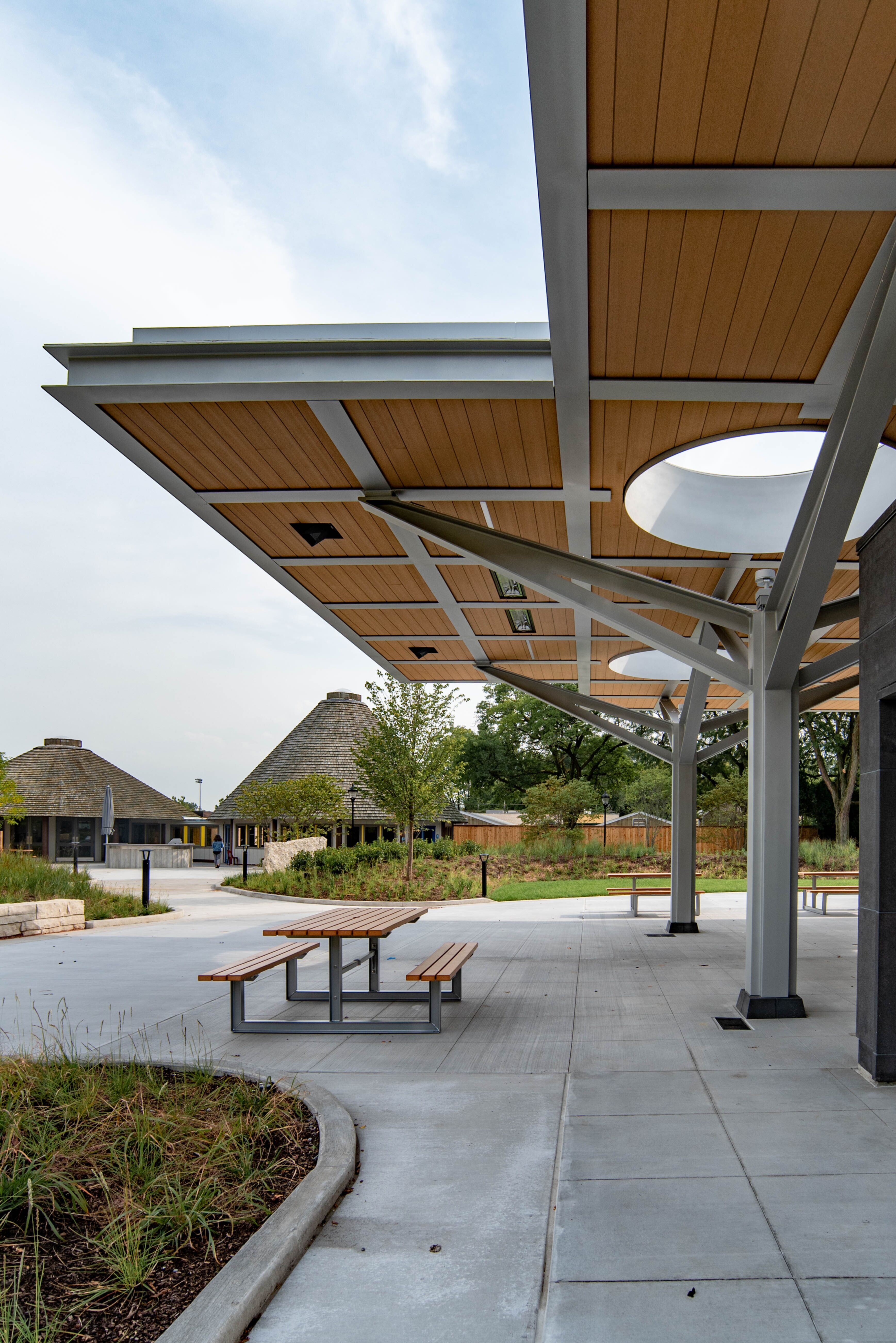 Einrichtungen_Dachuntersicht_öffentlicher Platz