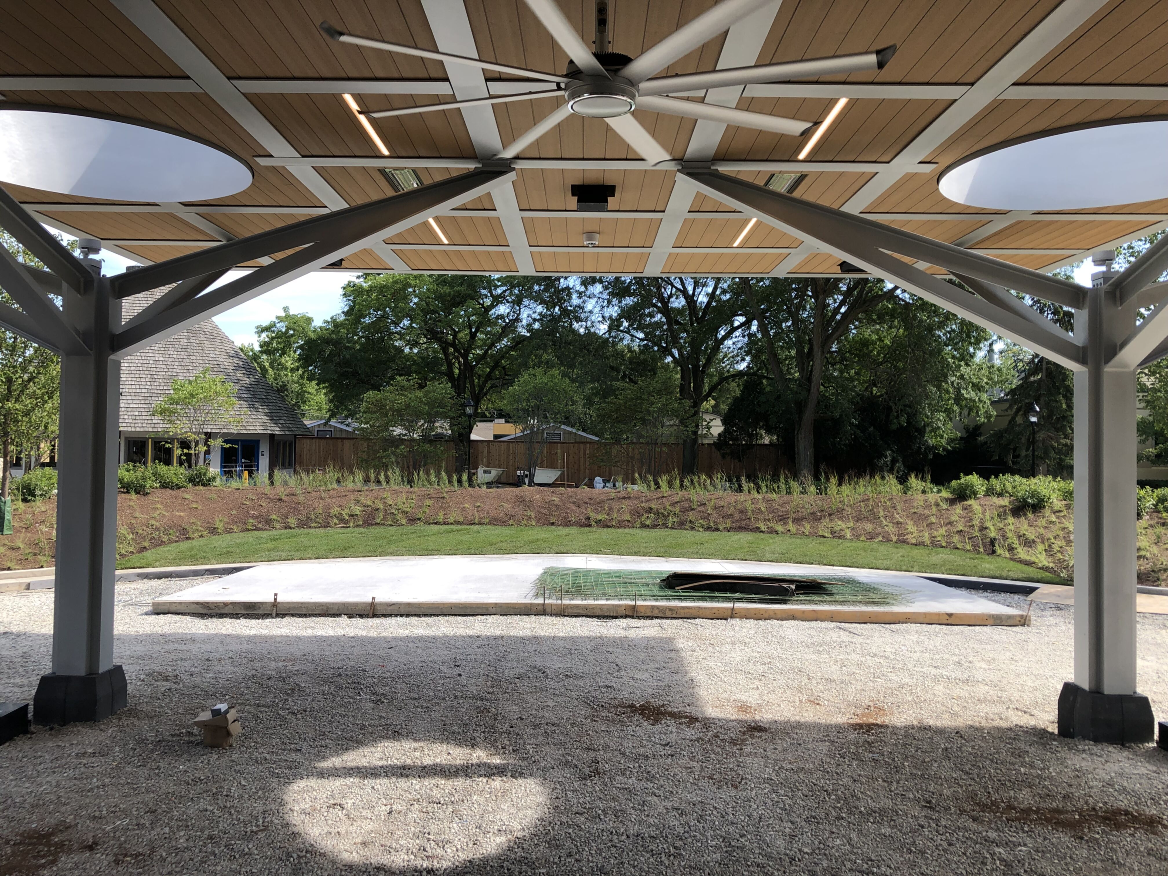 Einrichtungen_Dachuntersicht_öffentlicher Platz