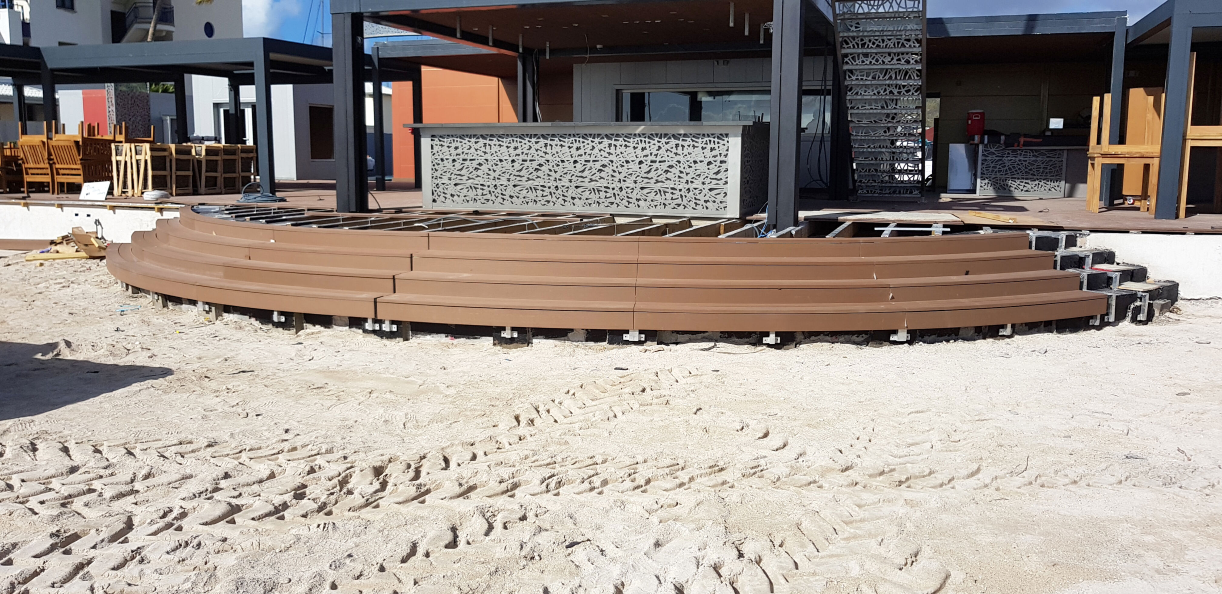 Einrichtungen_Terrasse Gewerbliche Nutzung_Am Wasser entlang