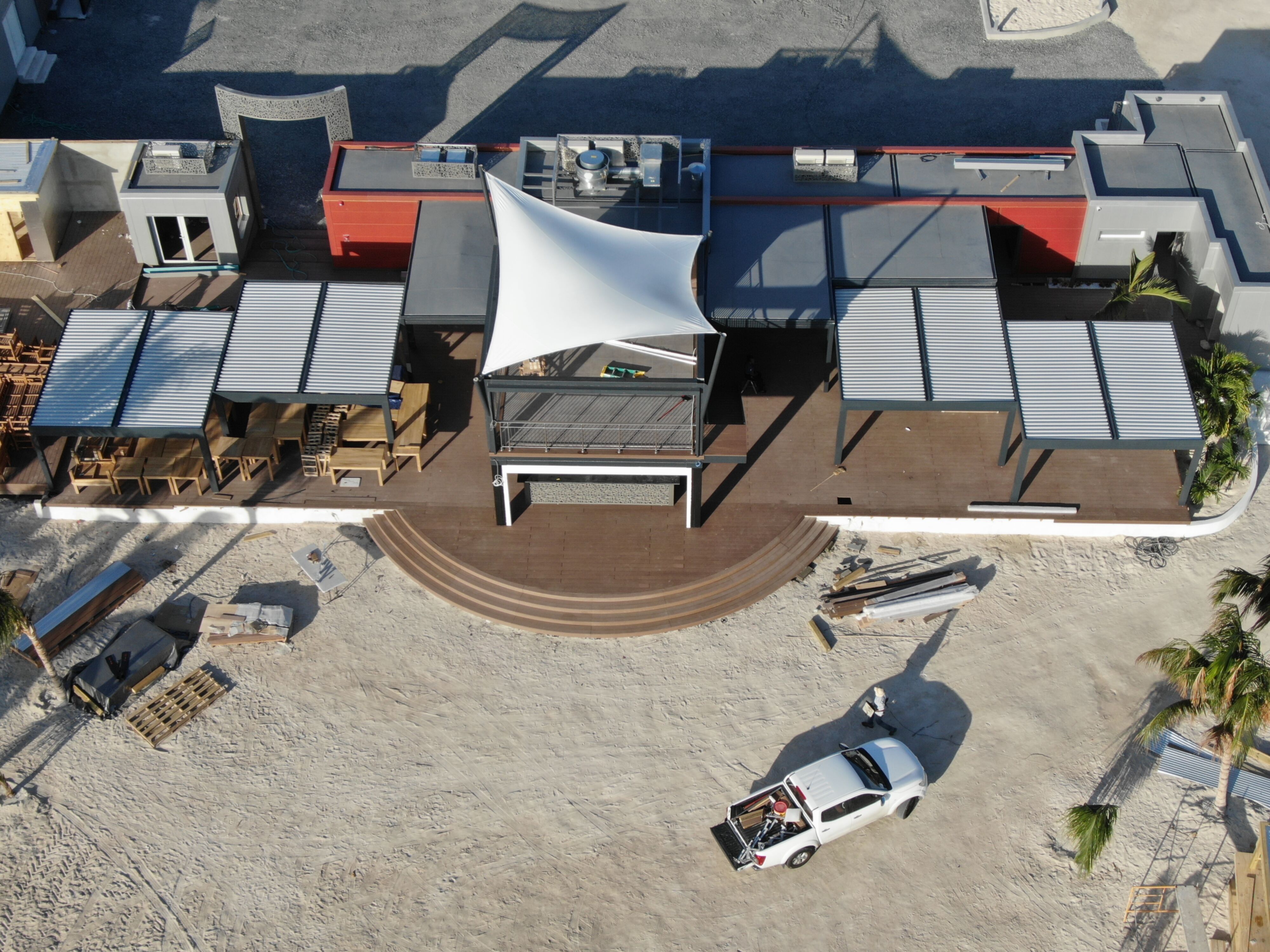 Einrichtungen_Terrasse Gewerbliche Nutzung_Am Wasser entlang