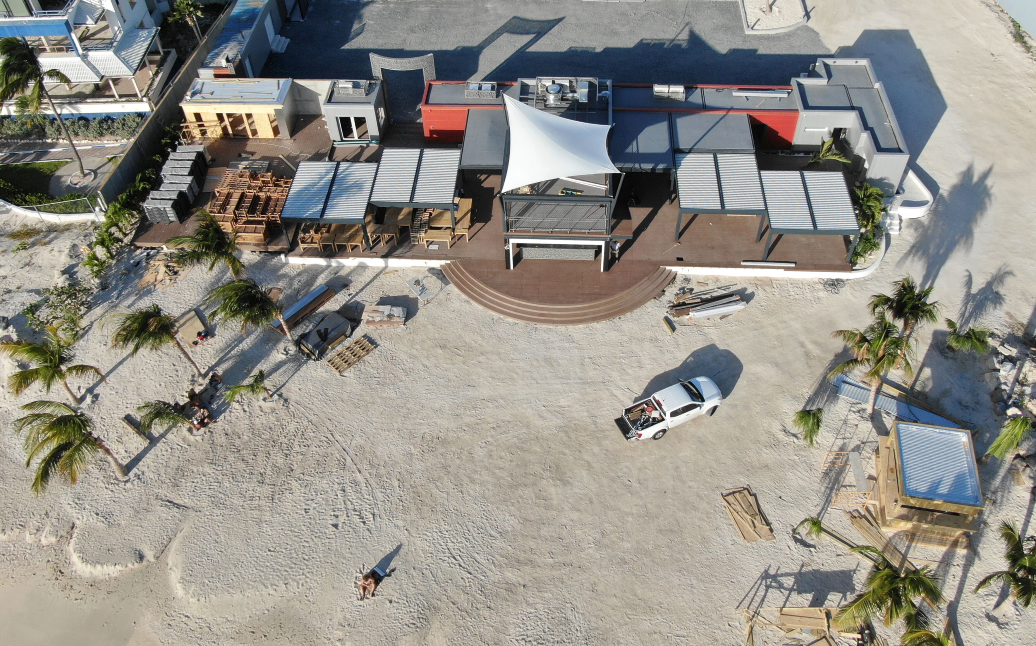 Einrichtungen_Terrasse Gewerbliche Nutzung_Am Wasser entlang