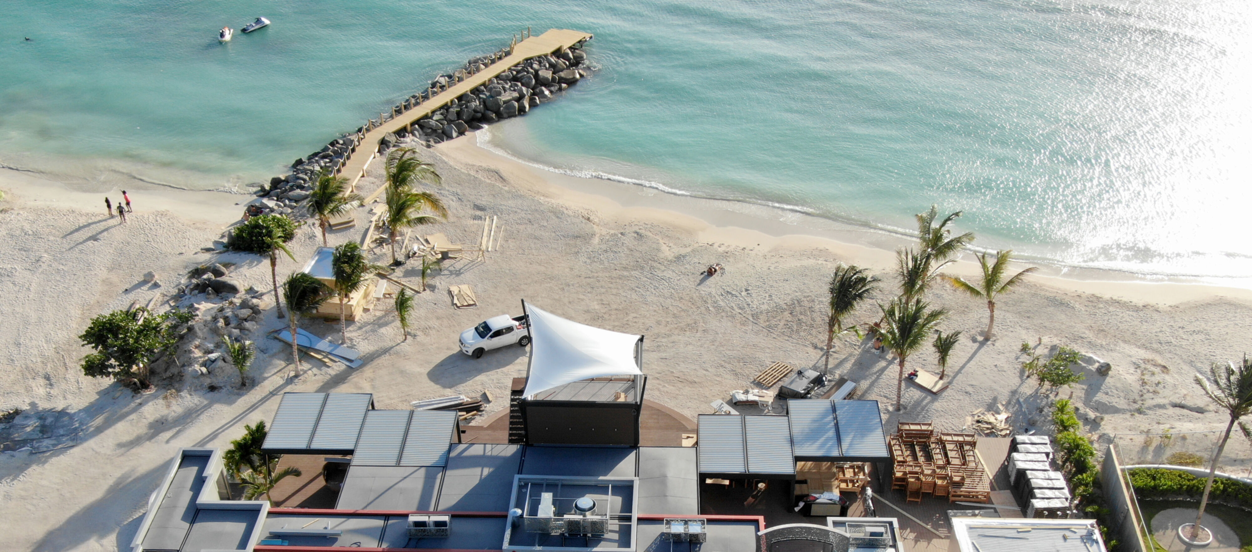 Einrichtungen_Terrasse Gewerbliche Nutzung_Am Wasser entlang