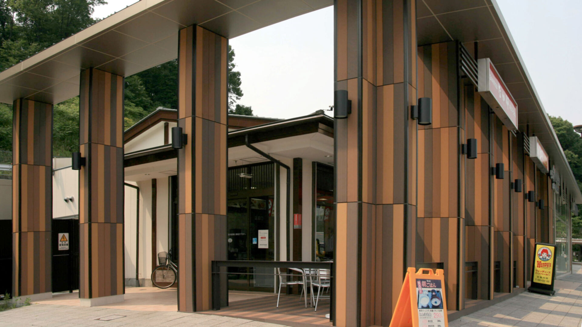 Restaurant und Hotelgewerbe_Fassadenverkleidung - vertikal_Restaurant