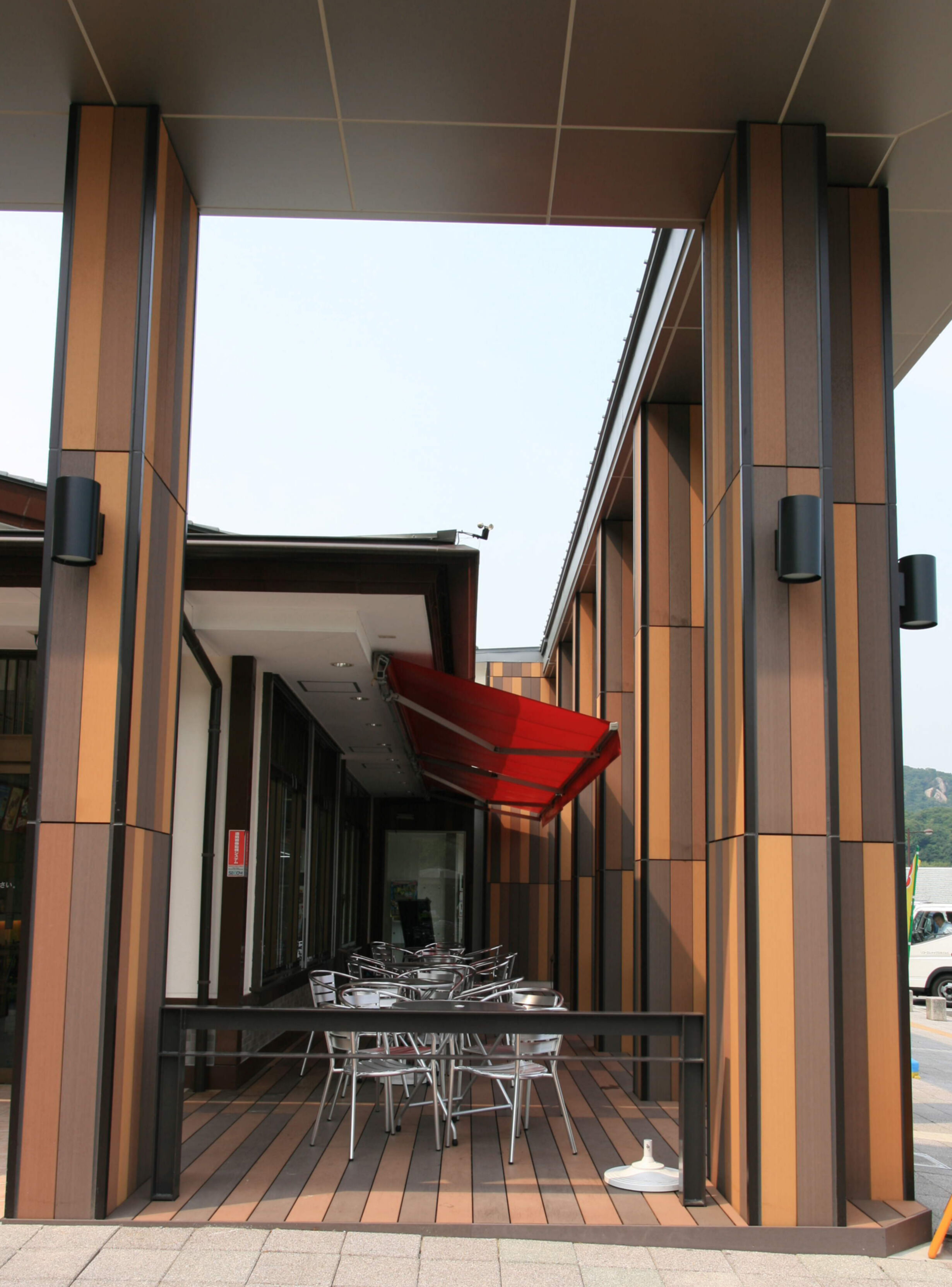 Restaurant und Hotelgewerbe_Fassadenverkleidung - vertikal_Restaurant