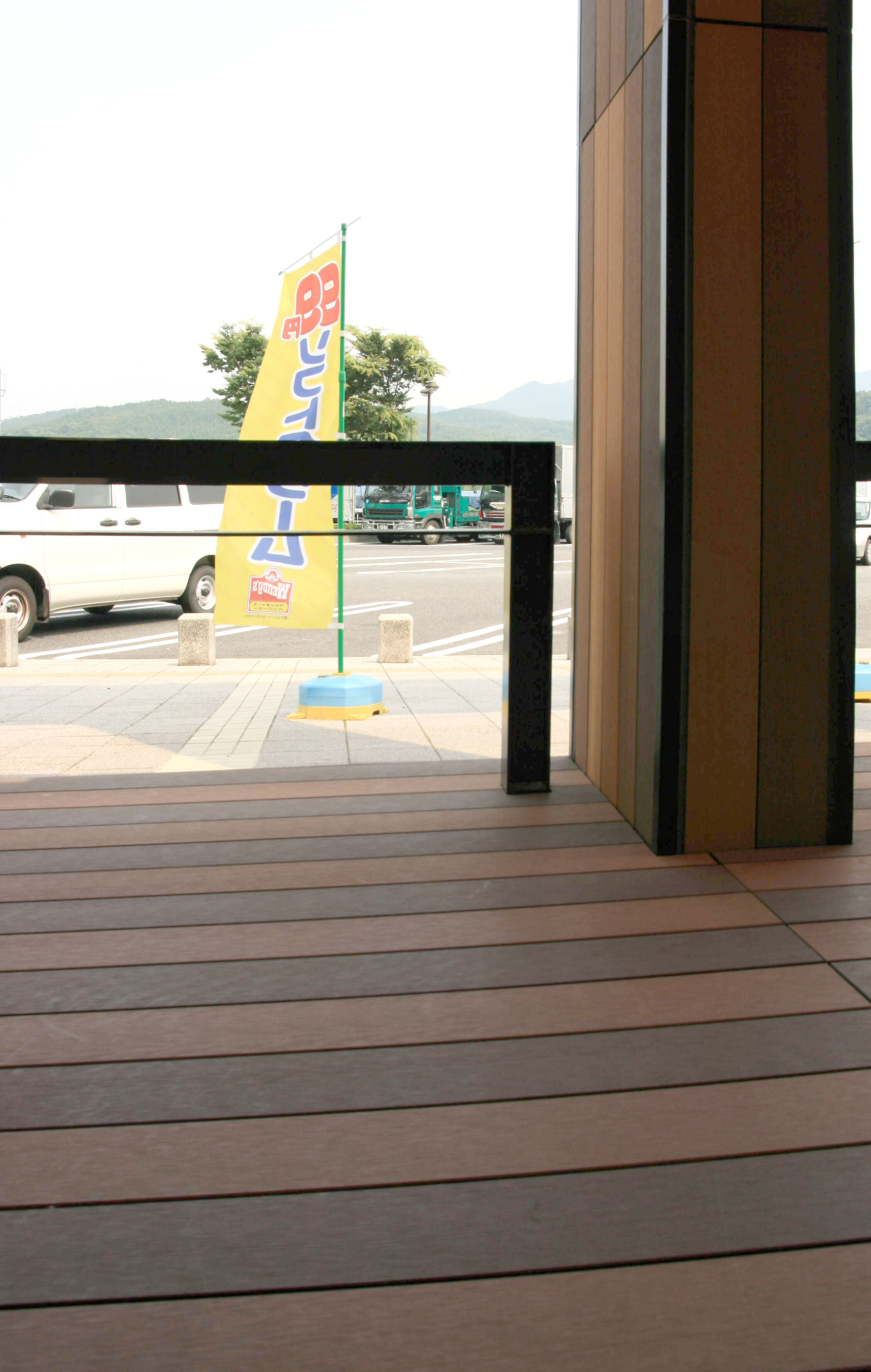 Restaurant und Hotelgewerbe_Fassadenverkleidung - vertikal_Restaurant