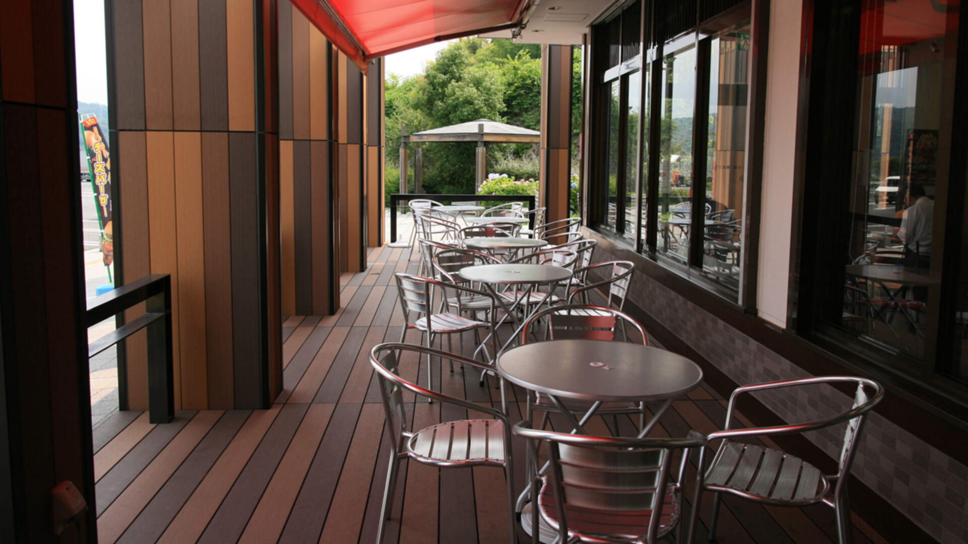 Restaurant und Hotelgewerbe_Fassadenverkleidung - vertikal_Restaurant