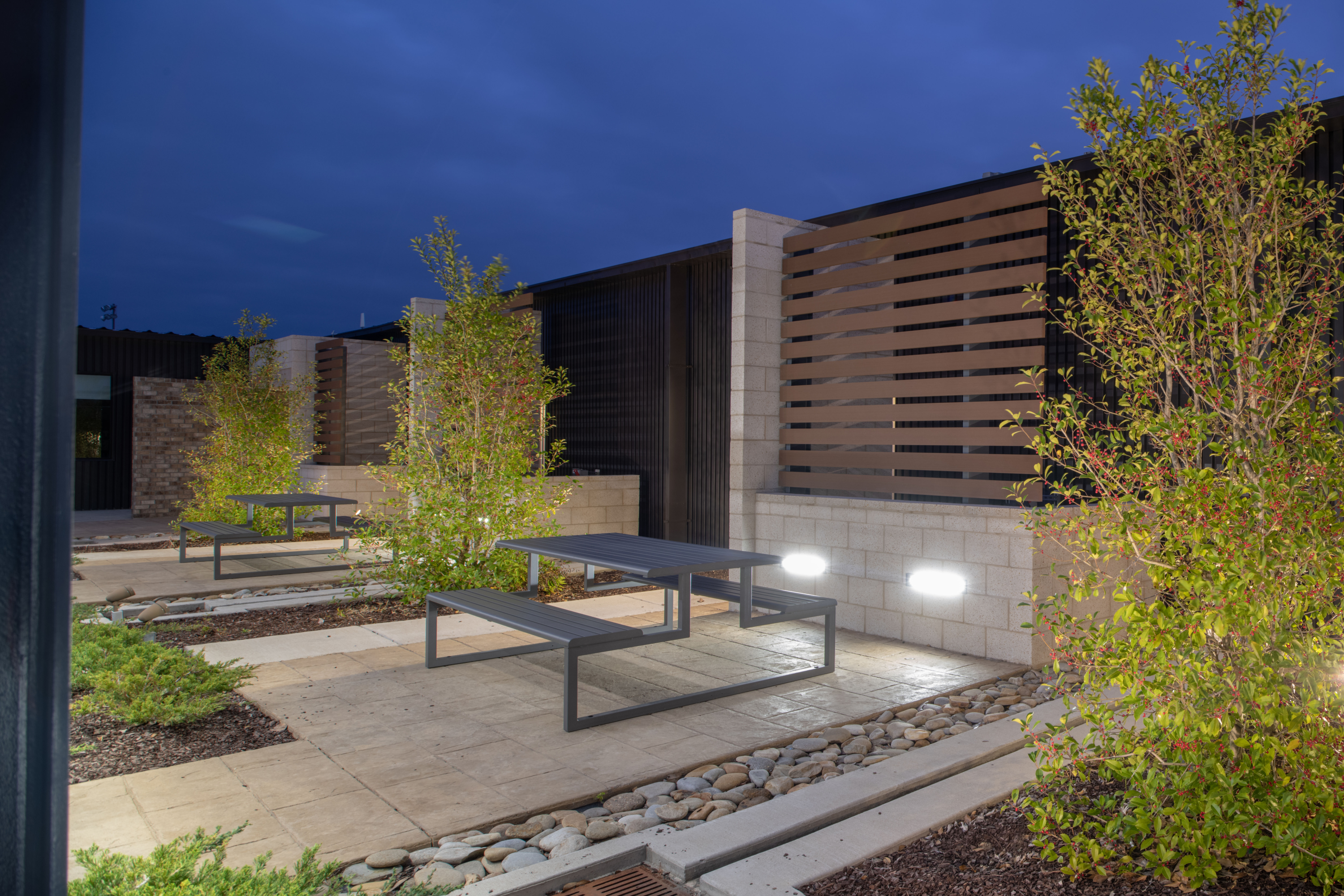 Wohngebäude_Offene Fassadenverkleidung - verti._Wohnhaus