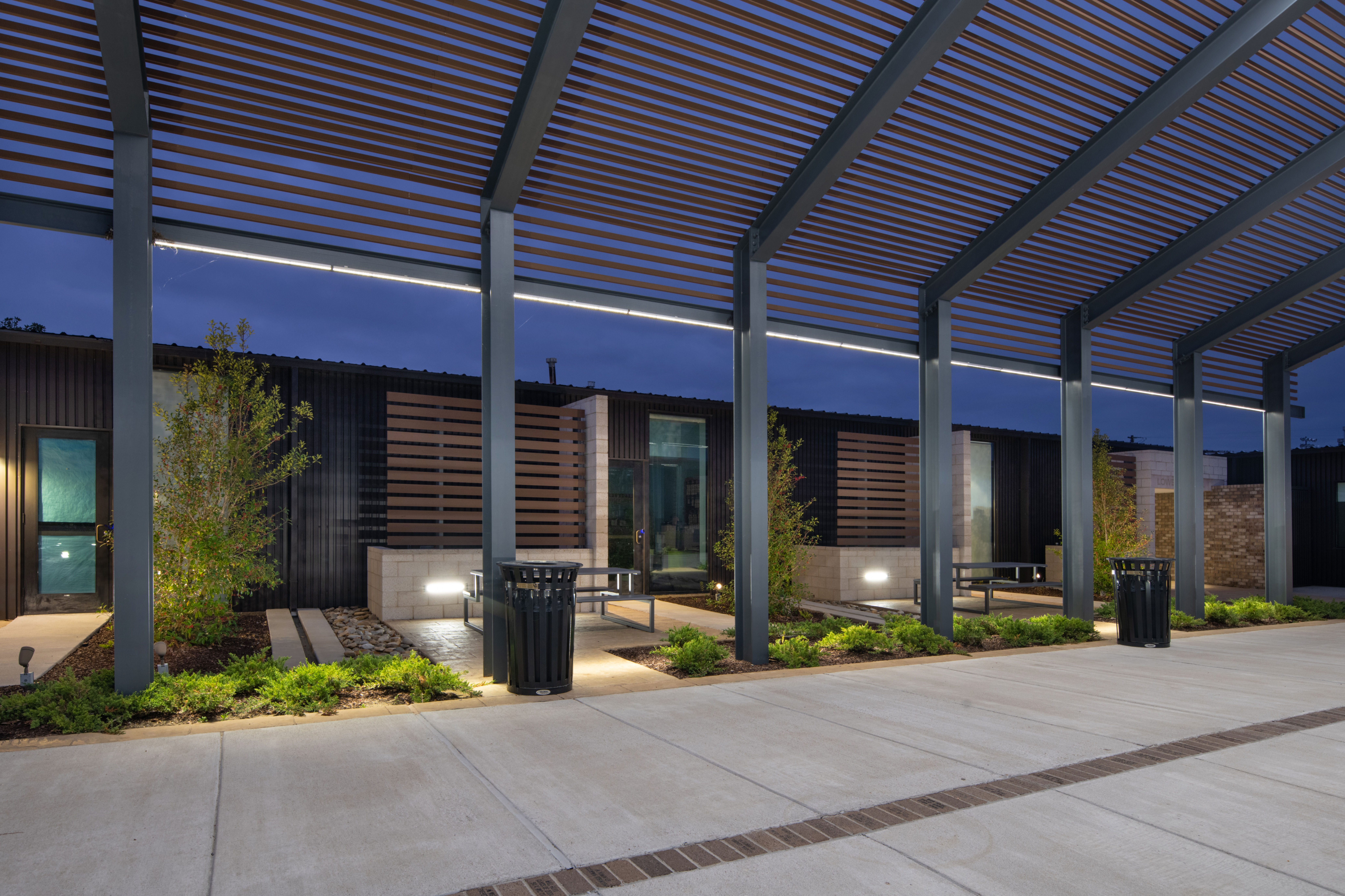 Wohngebäude_Offene Fassadenverkleidung - verti._Wohnhaus