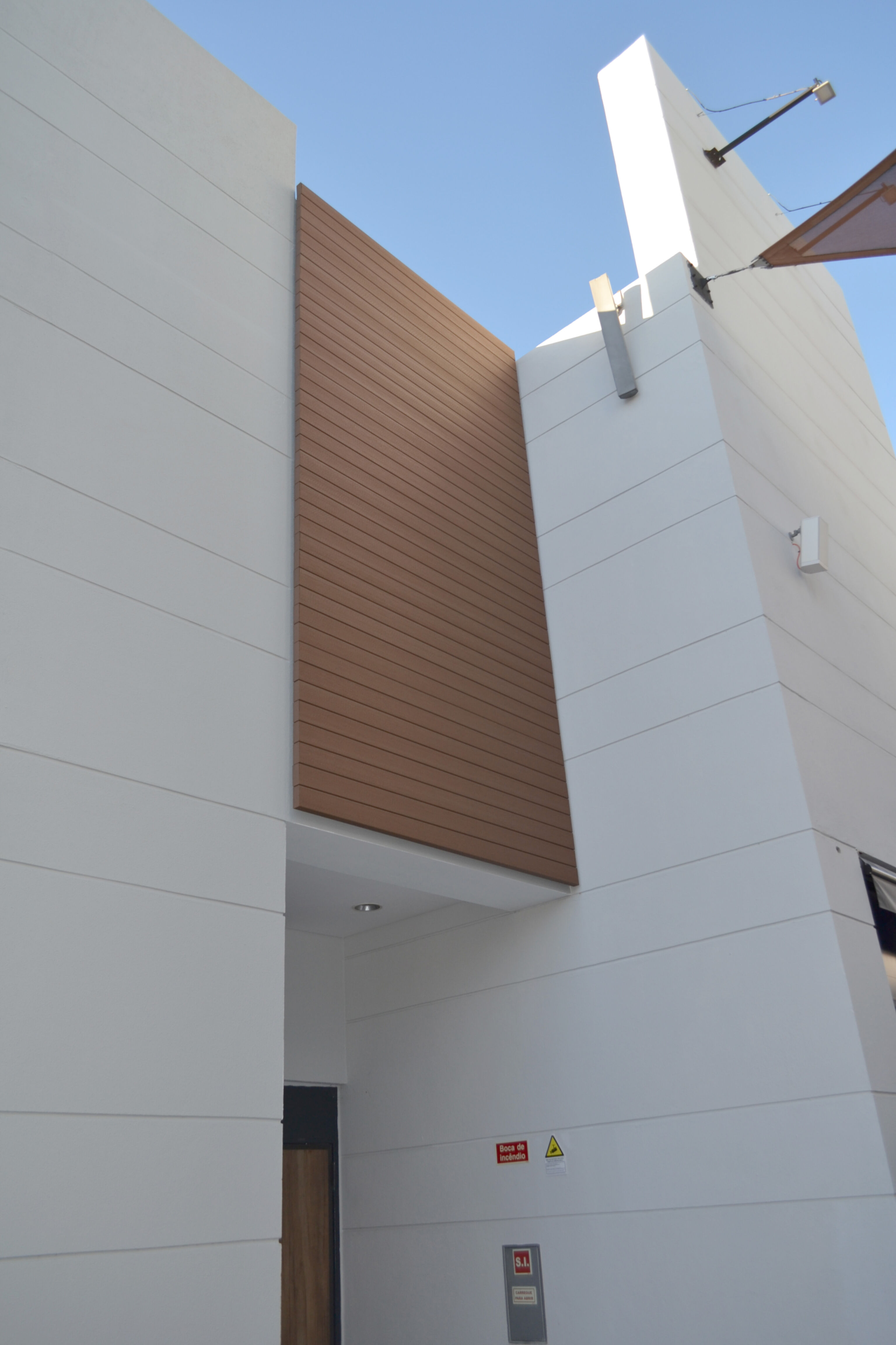 Kaufmännische Gebäude_Vertical Sonnenschutz, jalousien_Einkaufszentrum