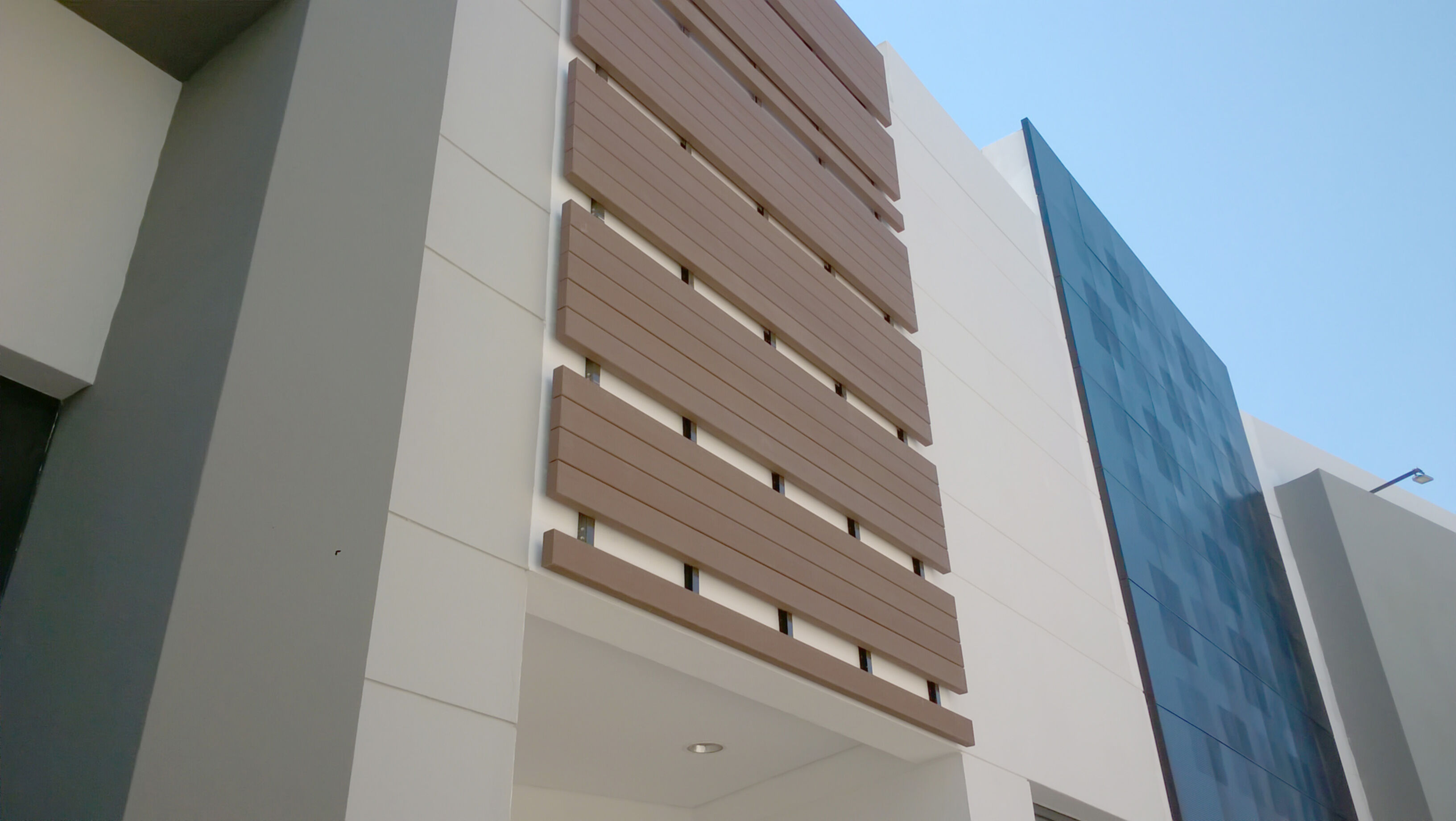 Kaufmännische Gebäude_Vertical Sonnenschutz, jalousien_Einkaufszentrum