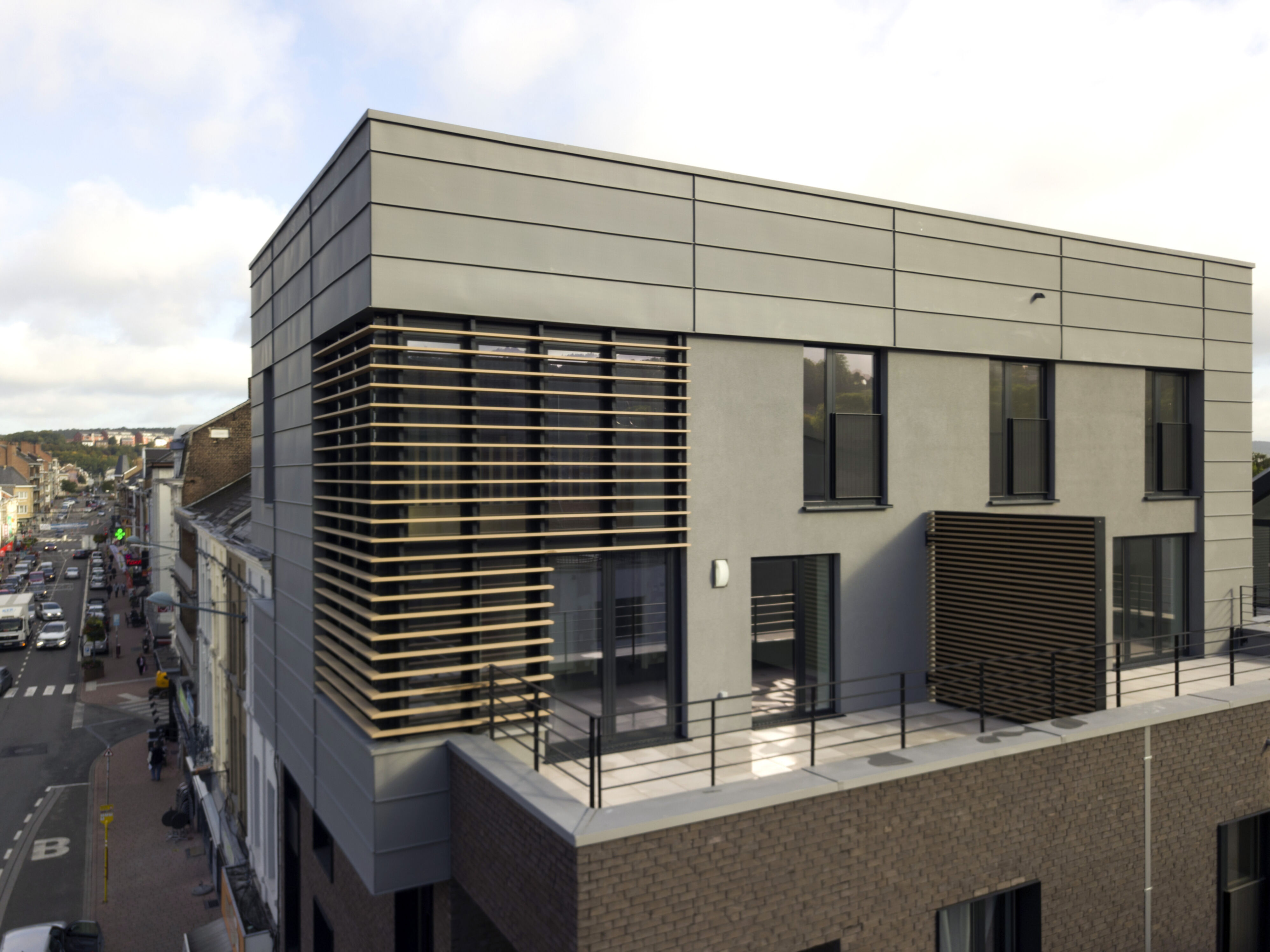 Wohngebäude_Horizontal Sonnenschutz, jalousien_Wohnhaus