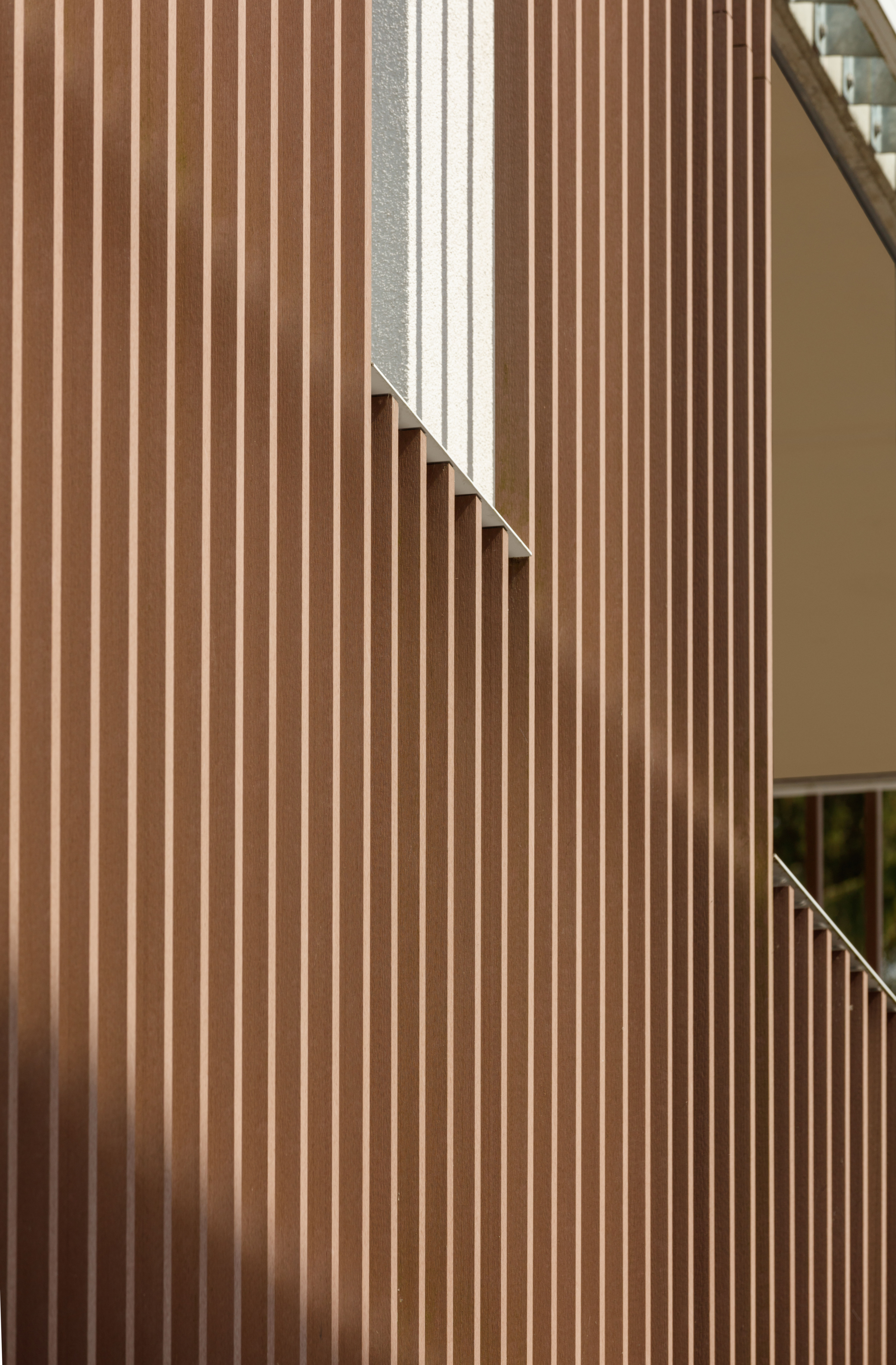 Wohngebäude_Offene Fassadenverkleidung - verti._Wohnhaus