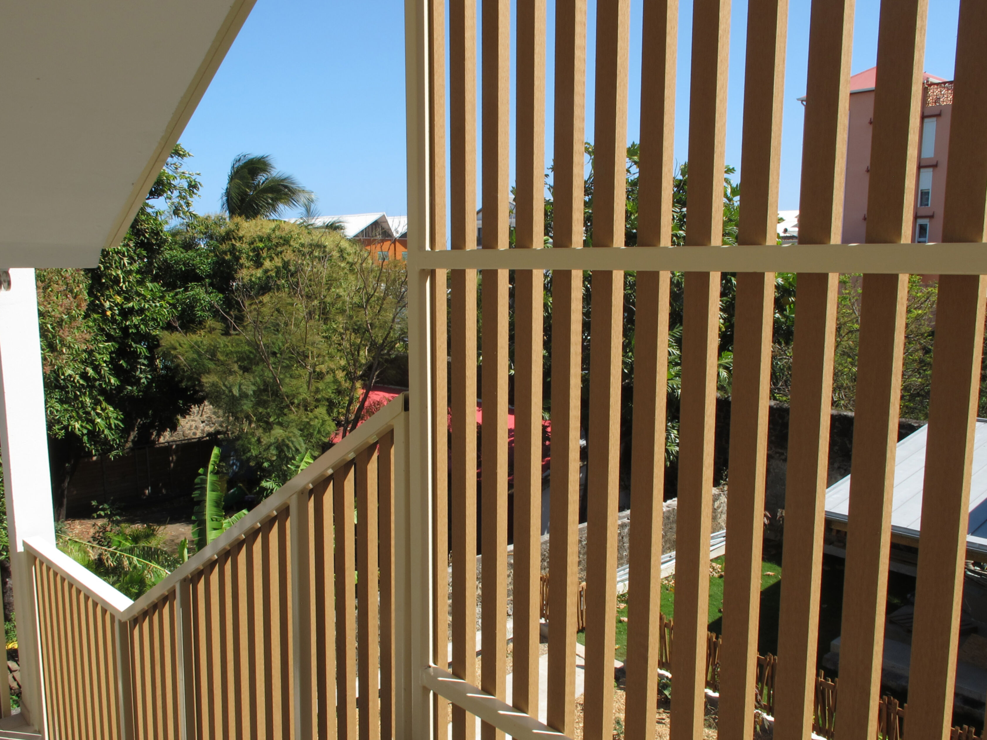 Wohngebäude_Geländer_Wohnhaus