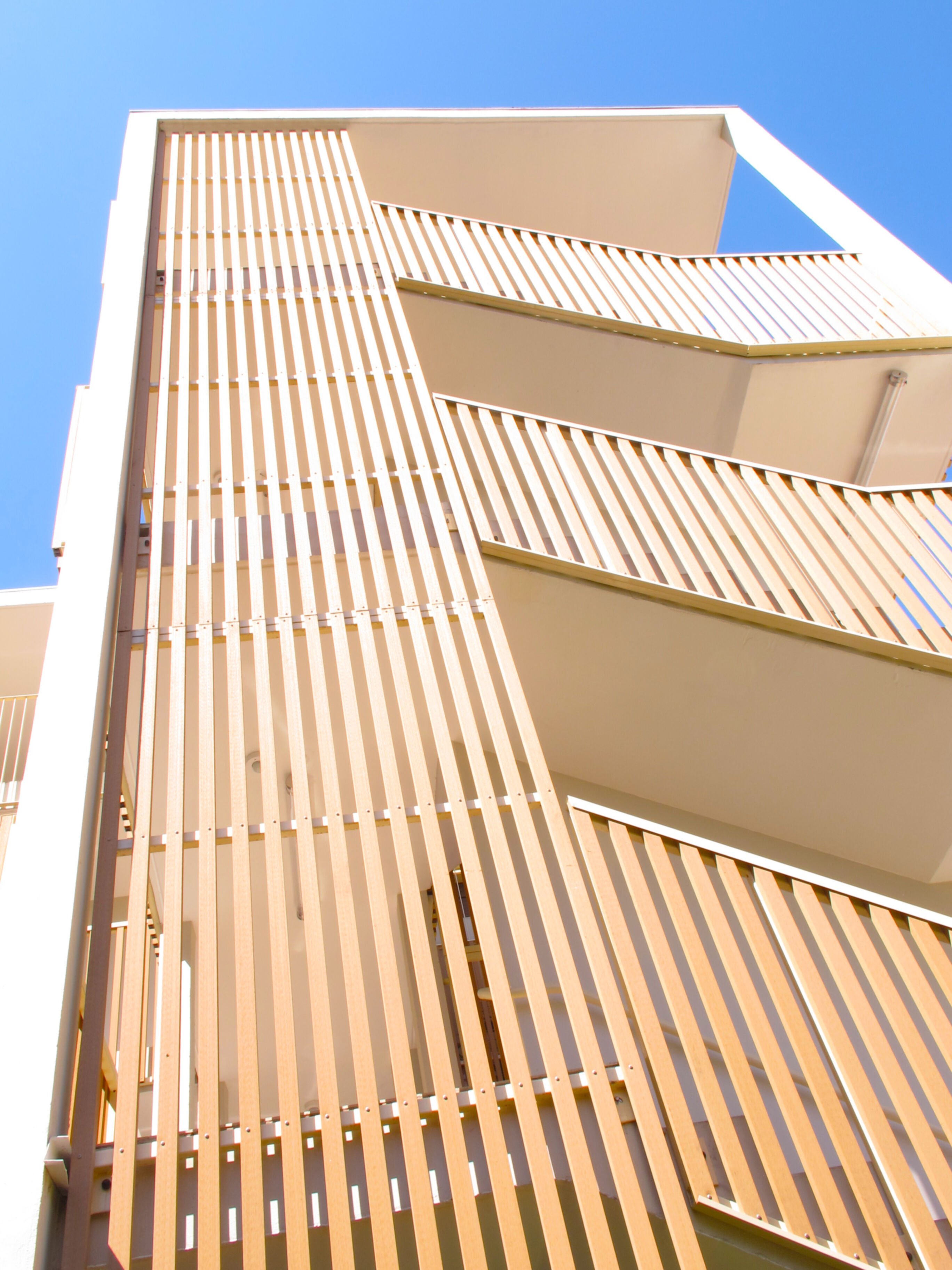 Wohngebäude_Geländer_Wohnhaus