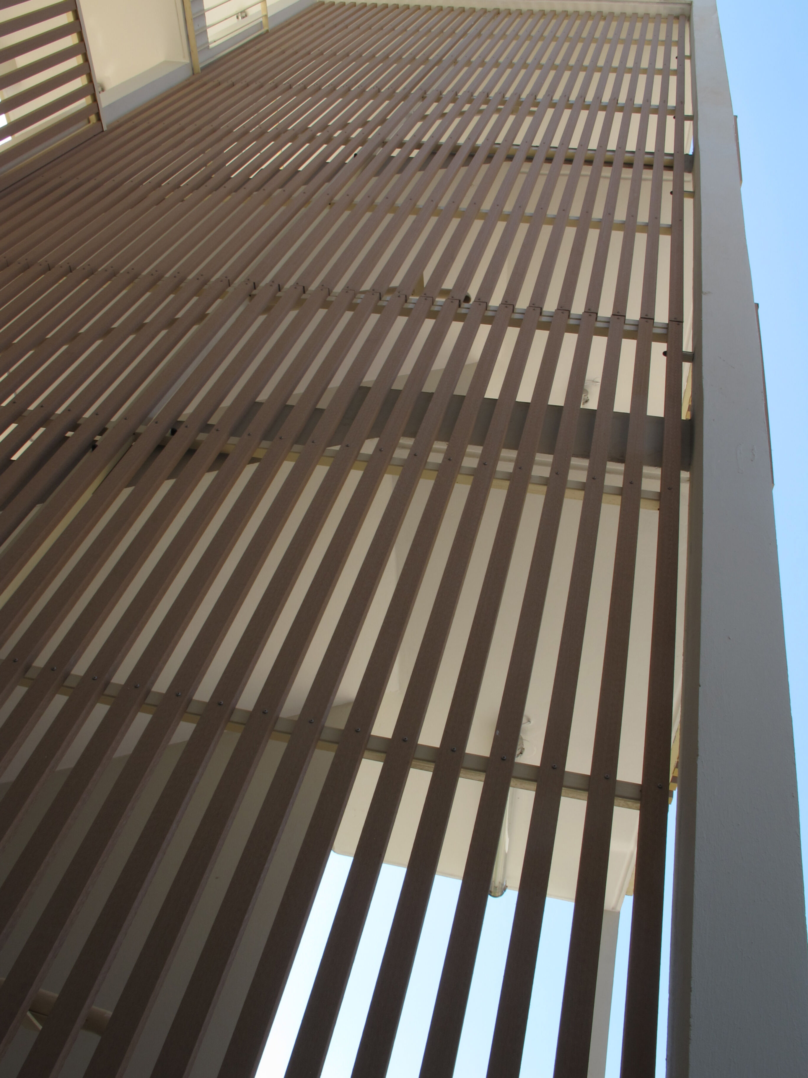 Wohngebäude_Geländer_Wohnhaus