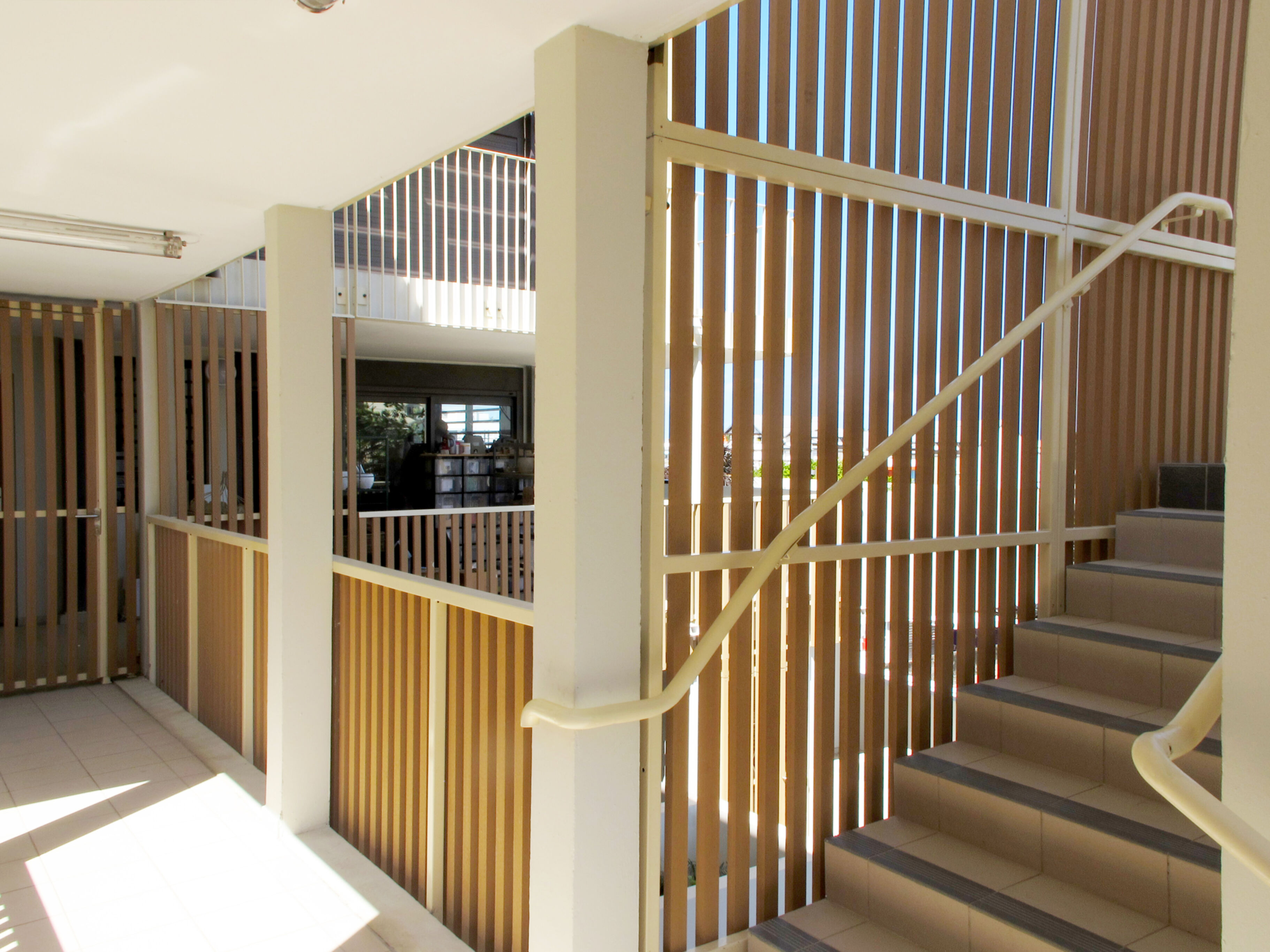 Wohngebäude_Geländer_Wohnhaus