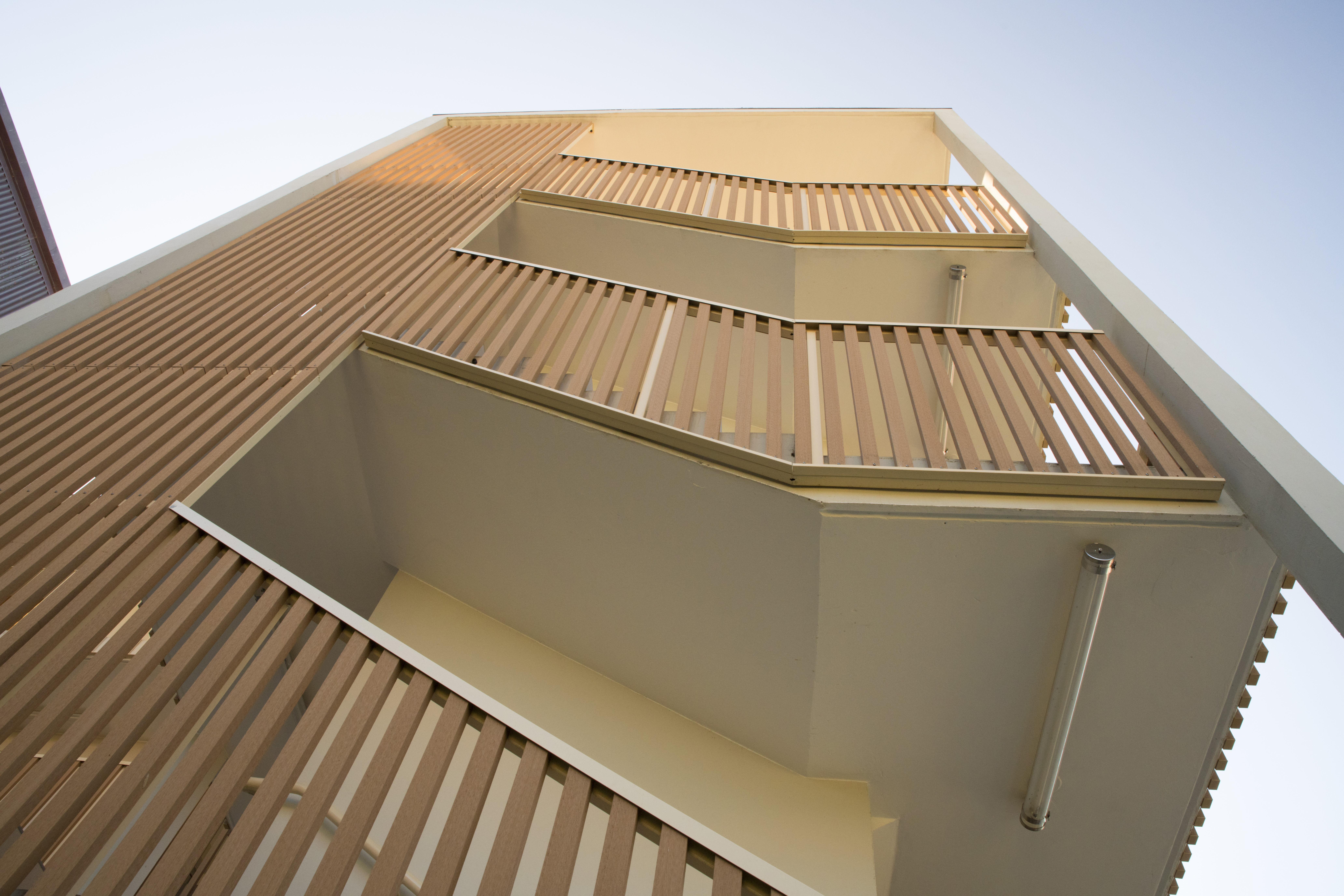 Wohngebäude_Geländer_Wohnhaus