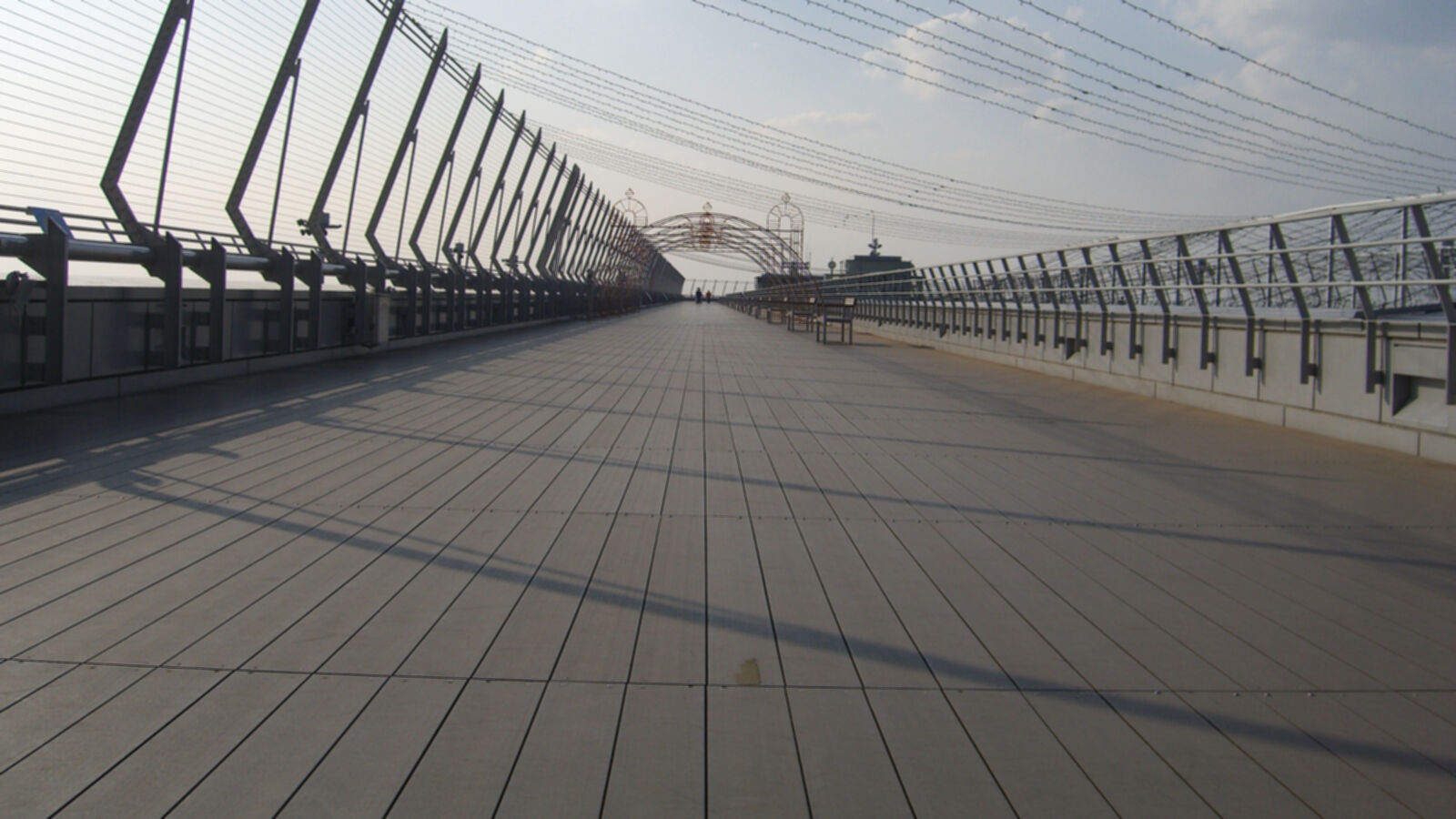 Transport-Einrichtungen_Terrasse Gewerbliche Nutzung_Vorzeigeprojekte - WPC holz 