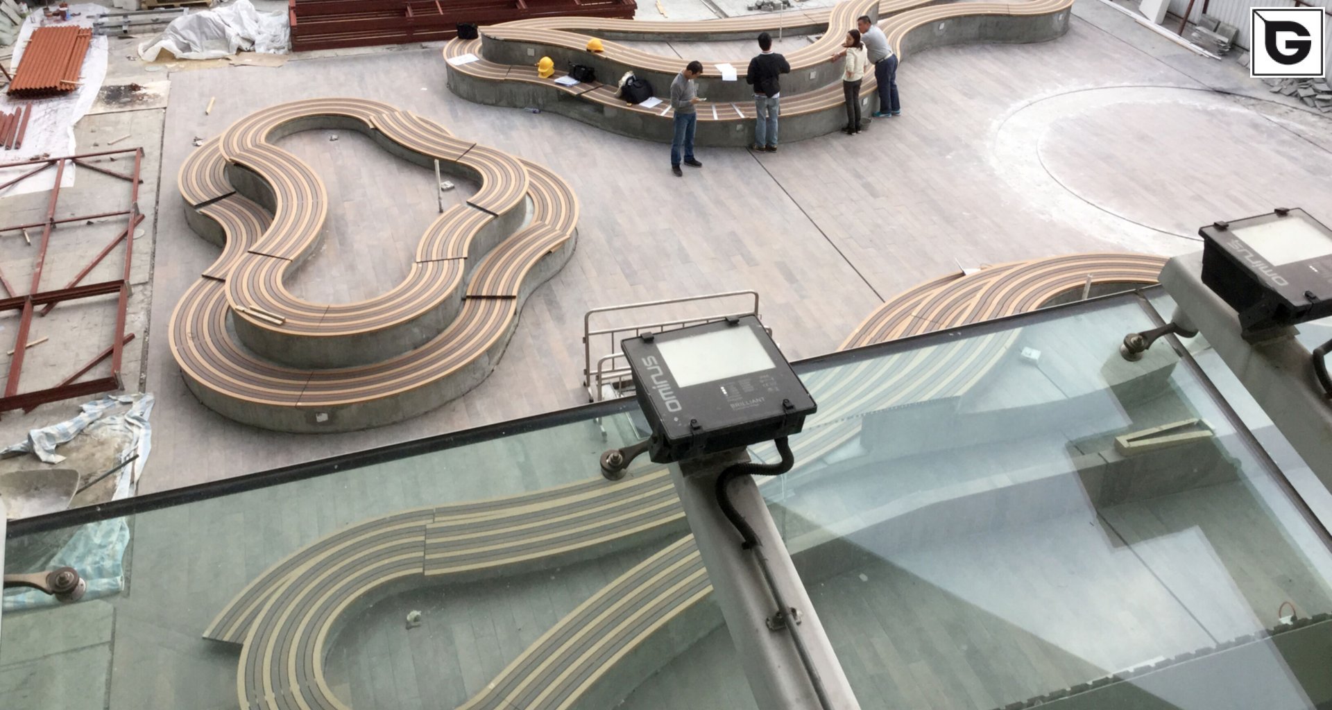 Einrichtungen_Straßenausstattung_Gebogene Profilen