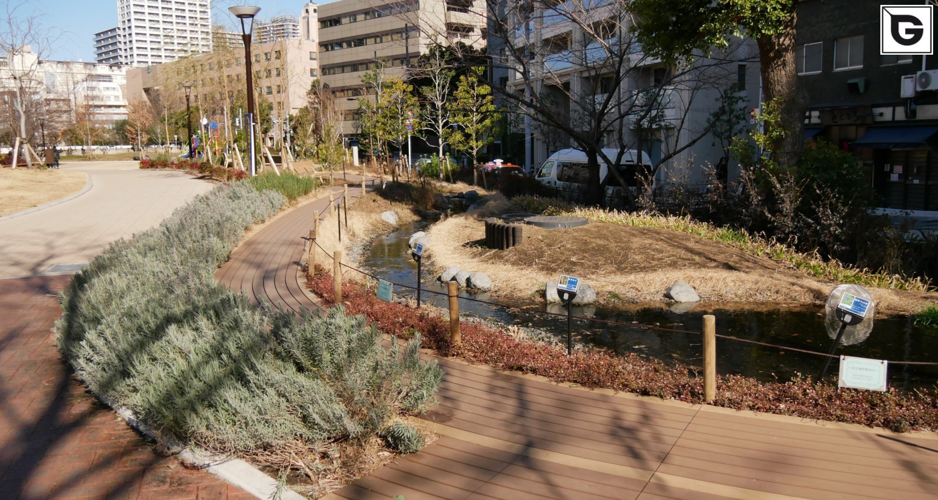 Einrichtungen_Brücken, Rampen, Gehweg_Gebogene Profilen