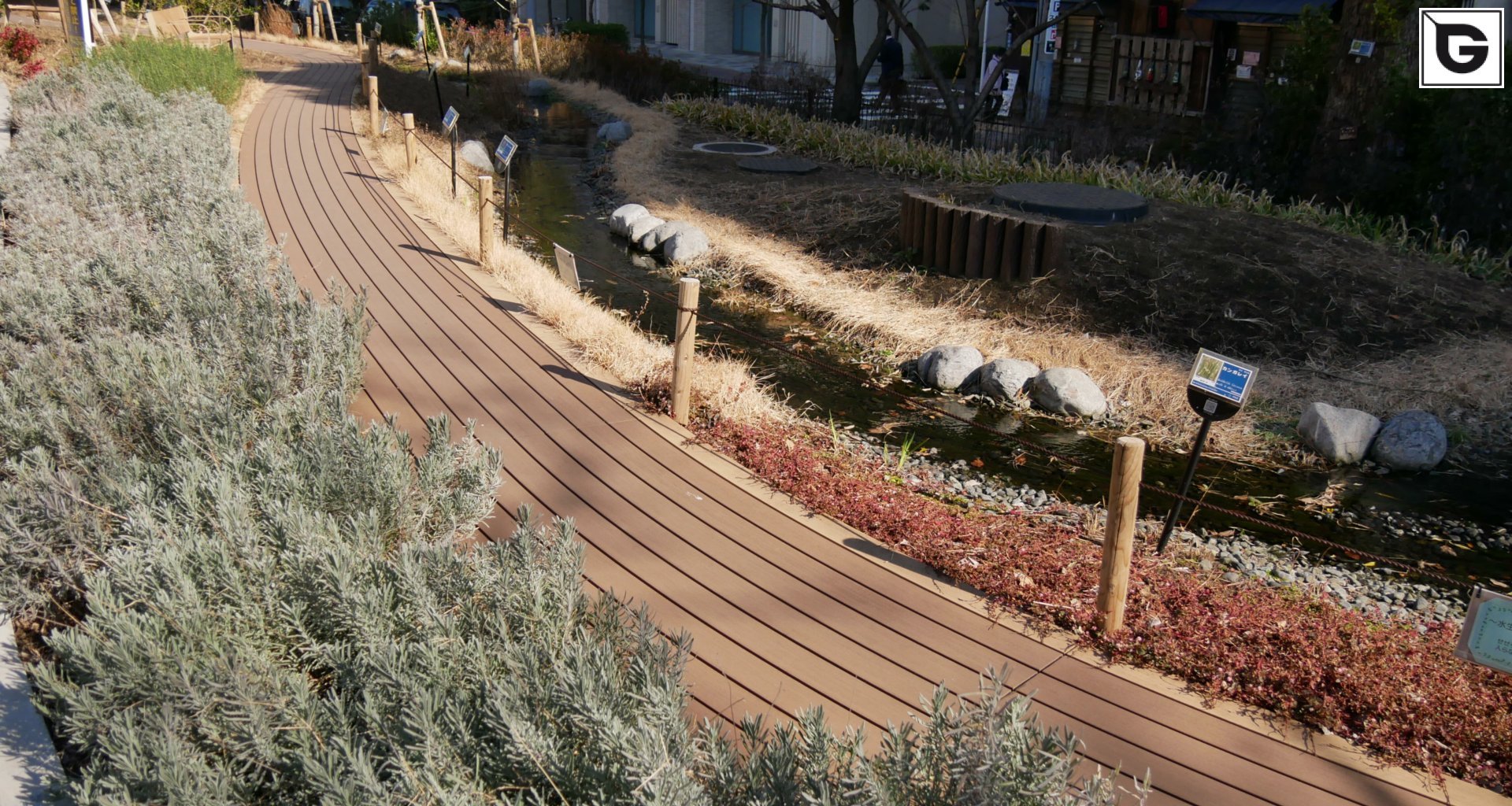 Einrichtungen_Brücken, Rampen, Gehweg_Gebogene Profilen