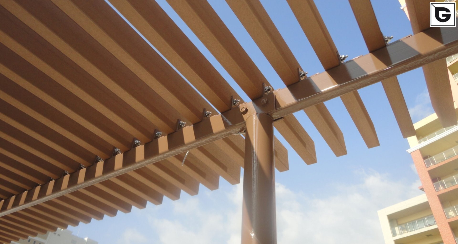 Einrichtungen_Pergola, Dachüberstand, Dach_Einkaufszentrum