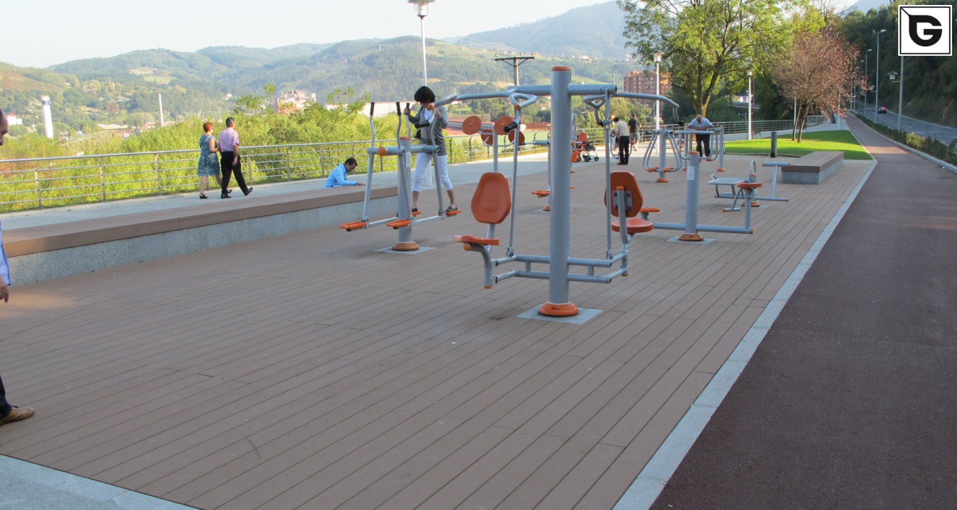 Einrichtungen_Terrasse Gewerbliche Nutzung_öffentlicher Platz