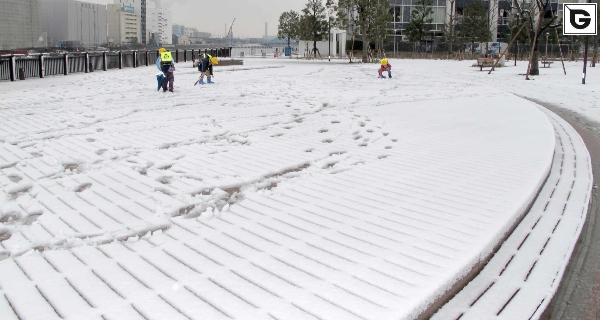 Einrichtungen_Terrasse Gewerbliche Nutzung_Am Wasser entlang