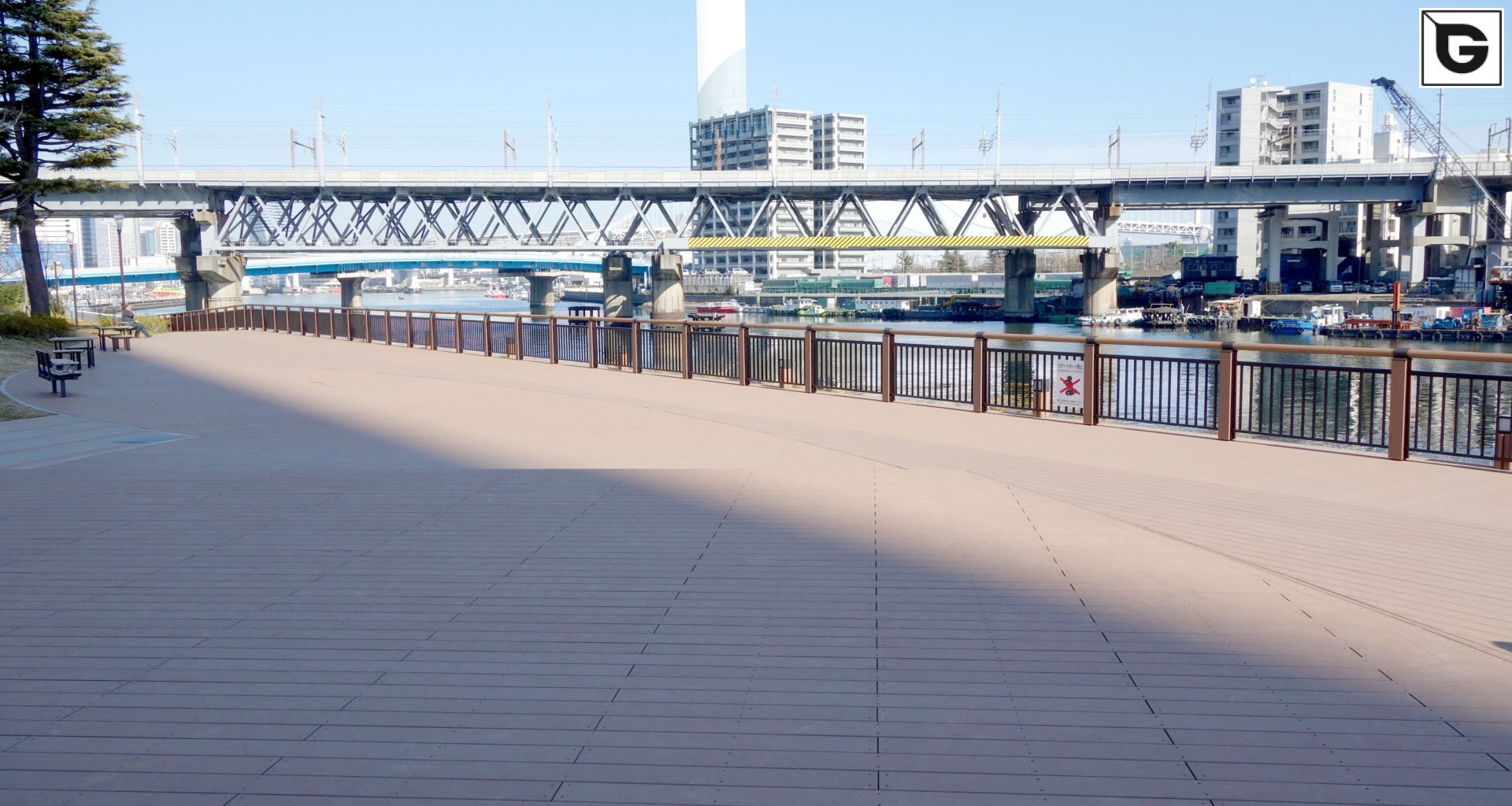 Einrichtungen_Terrasse Gewerbliche Nutzung_Am Wasser entlang