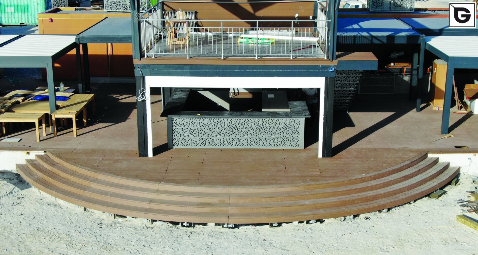 Einrichtungen_Terrasse Gewerbliche Nutzung_Am Wasser entlang