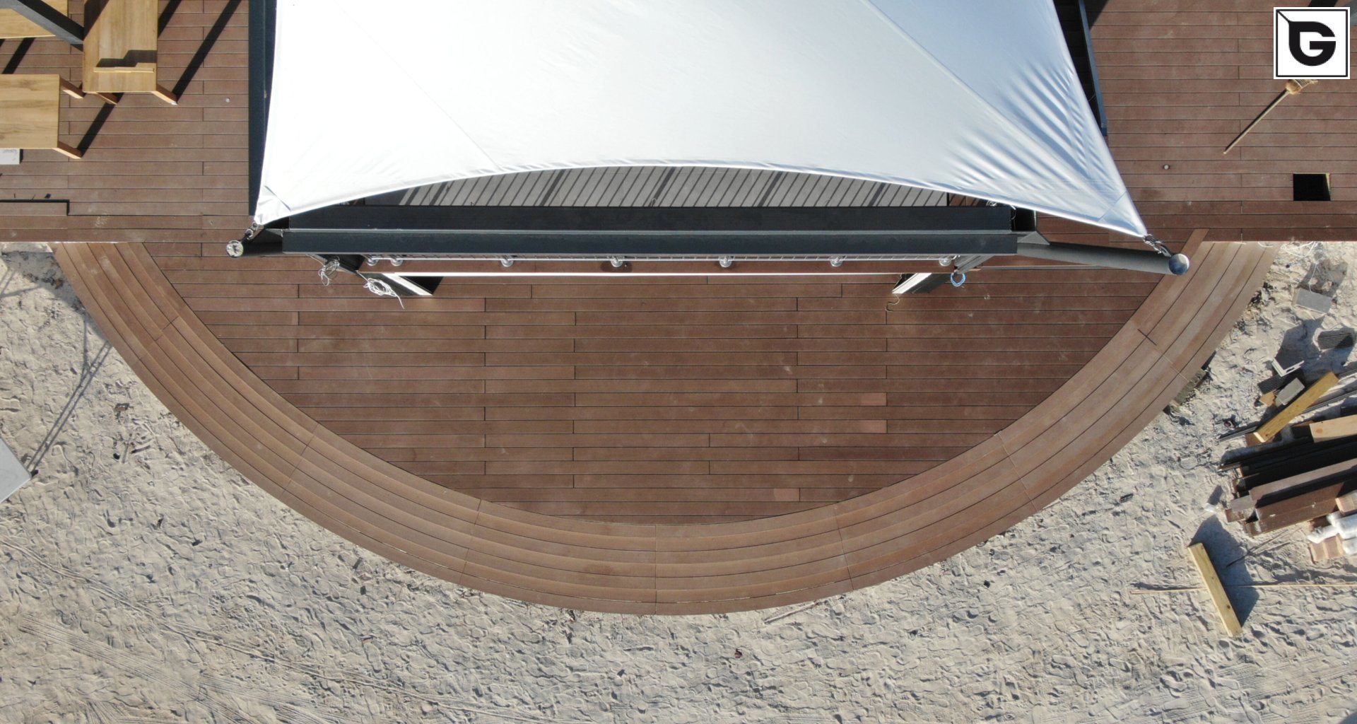 Einrichtungen_Terrasse Gewerbliche Nutzung_Am Wasser entlang