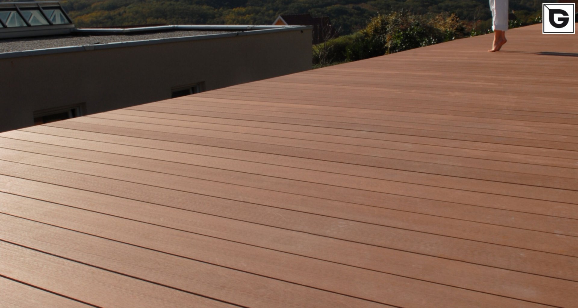 Einrichtungen_Schwimmbad deck_Am Wasser entlang