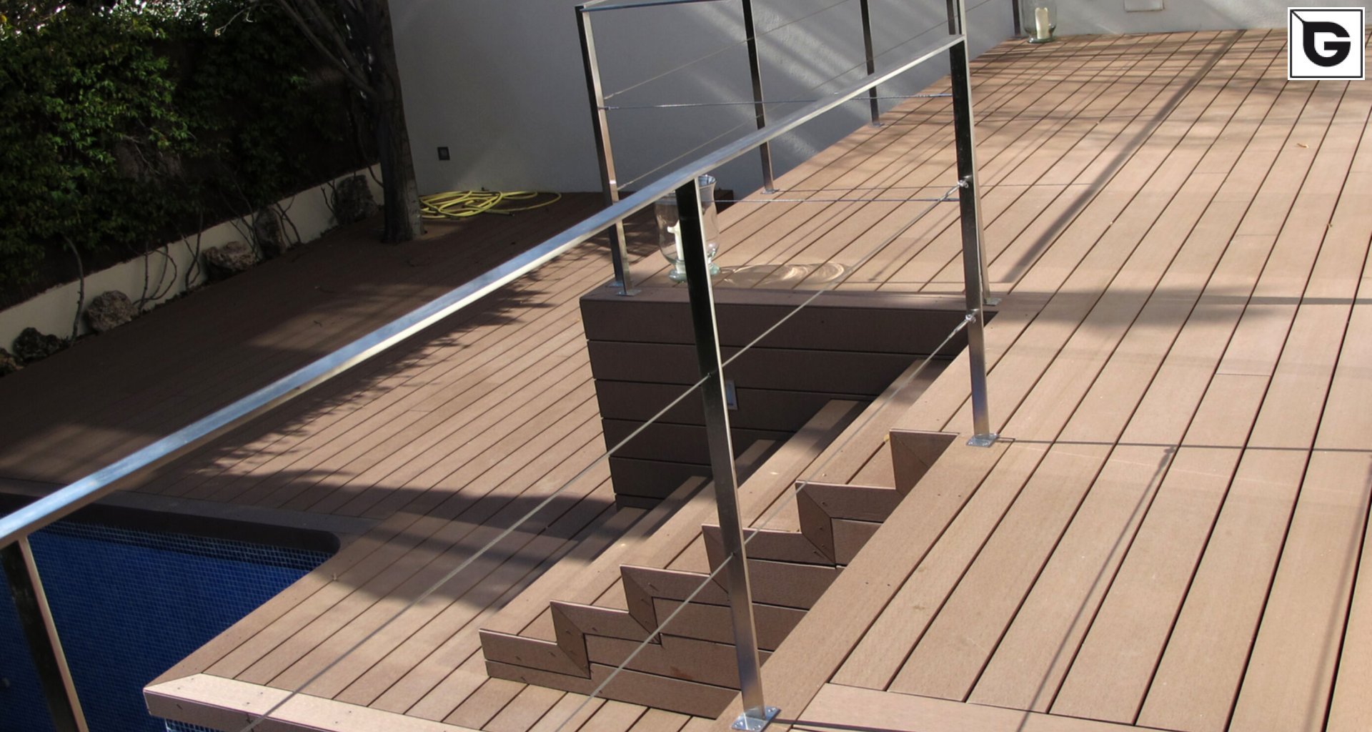 Einrichtungen_Schwimmbad deck_Am Wasser entlang