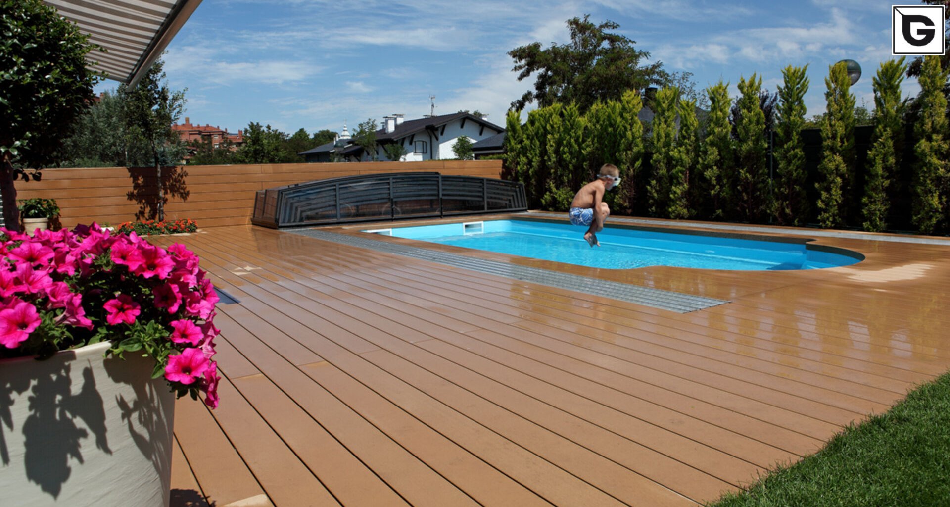 Einrichtungen_Schwimmbad deck_Am Wasser entlang
