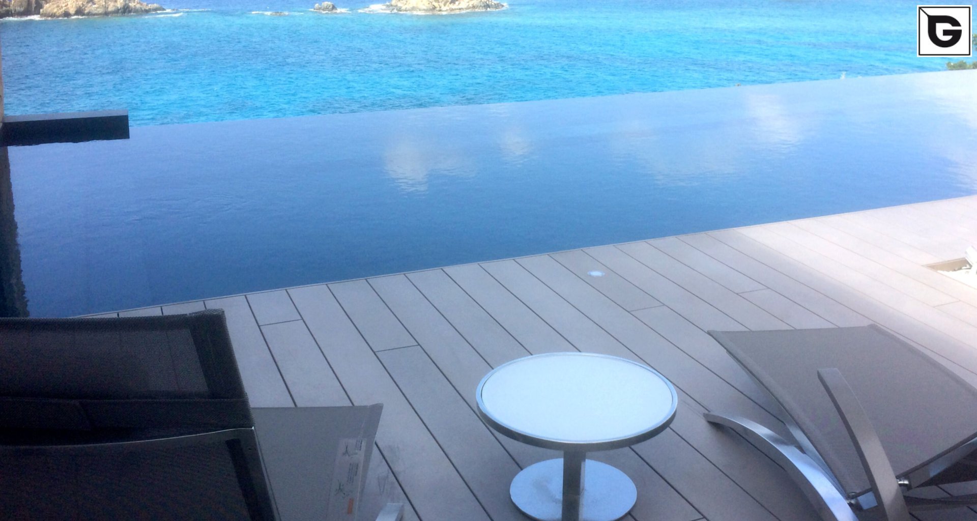 Einrichtungen_Schwimmbad deck_Am Wasser entlang