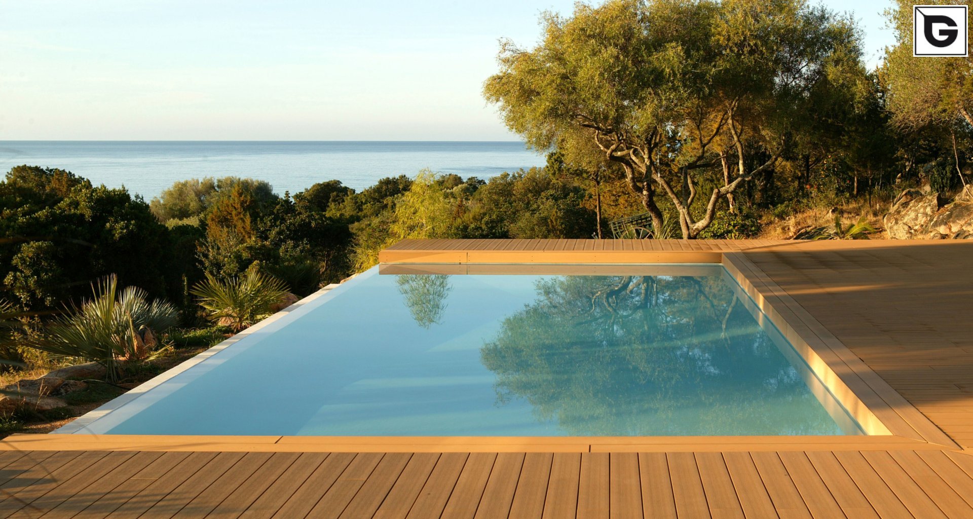 Einrichtungen_Schwimmbad deck_Am Wasser entlang