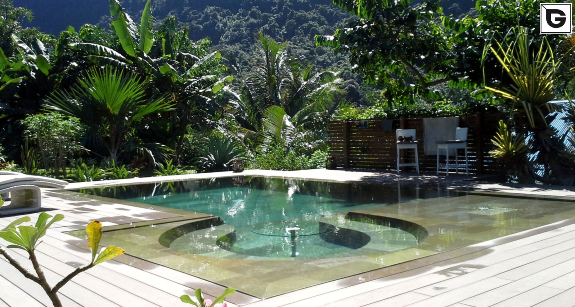 Einrichtungen_Schwimmbad deck_Am Wasser entlang