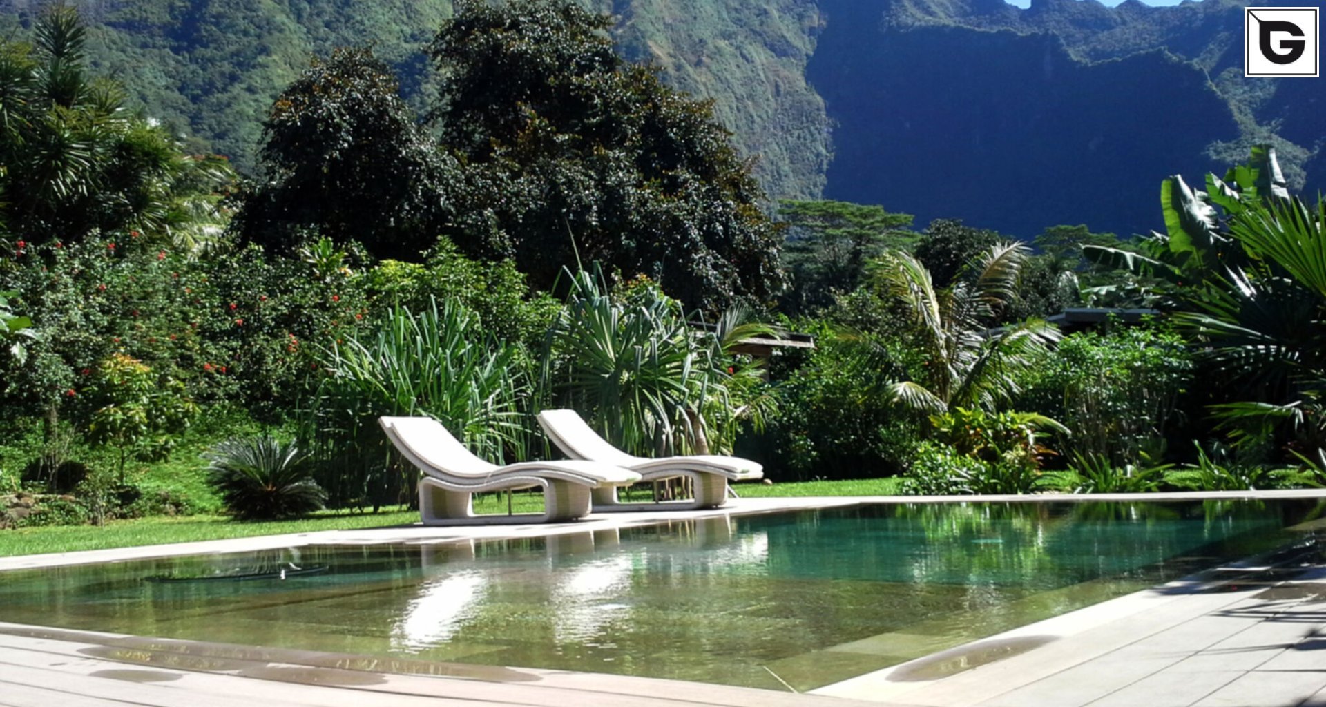 Einrichtungen_Schwimmbad deck_Am Wasser entlang