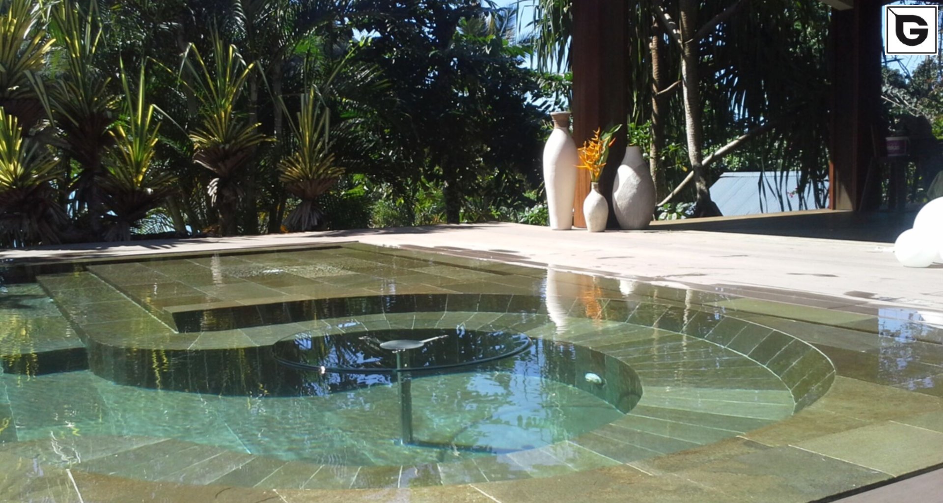 Einrichtungen_Schwimmbad deck_Am Wasser entlang