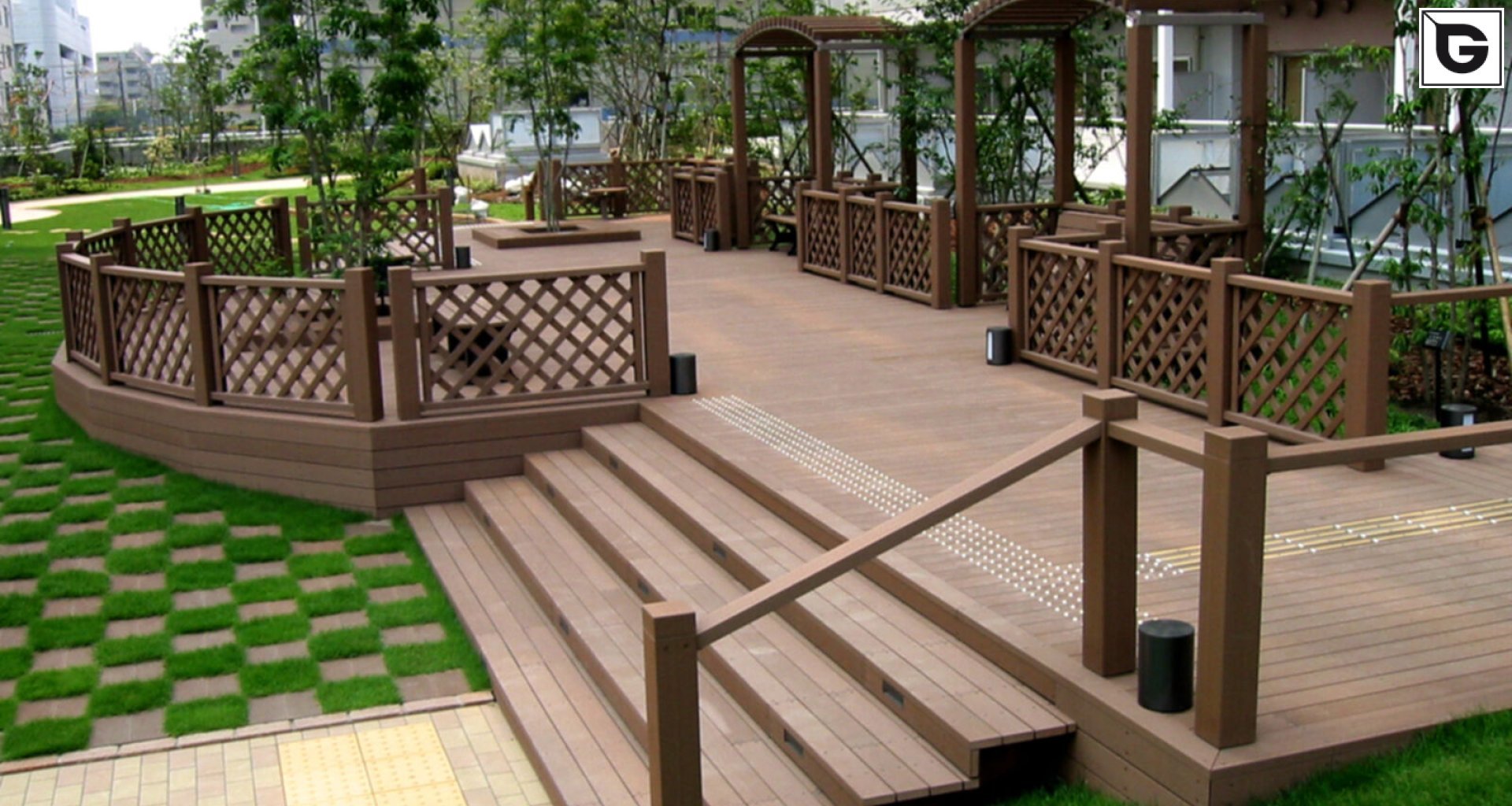 Wohngebäude_Dachanlage, Balk., Laufgang_Wohnhaus