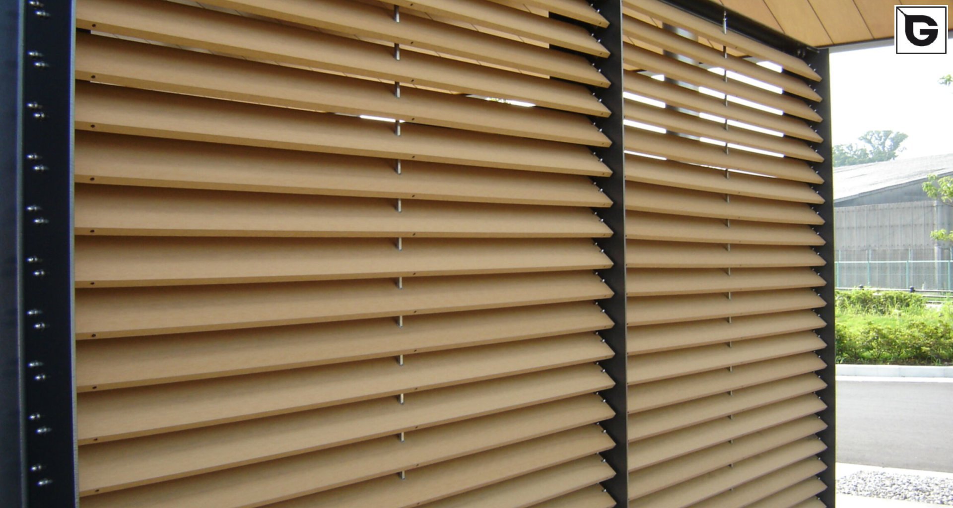 Einrichtungen_Horizontal Sonnenschutz, jalousien_öffentlicher Platz