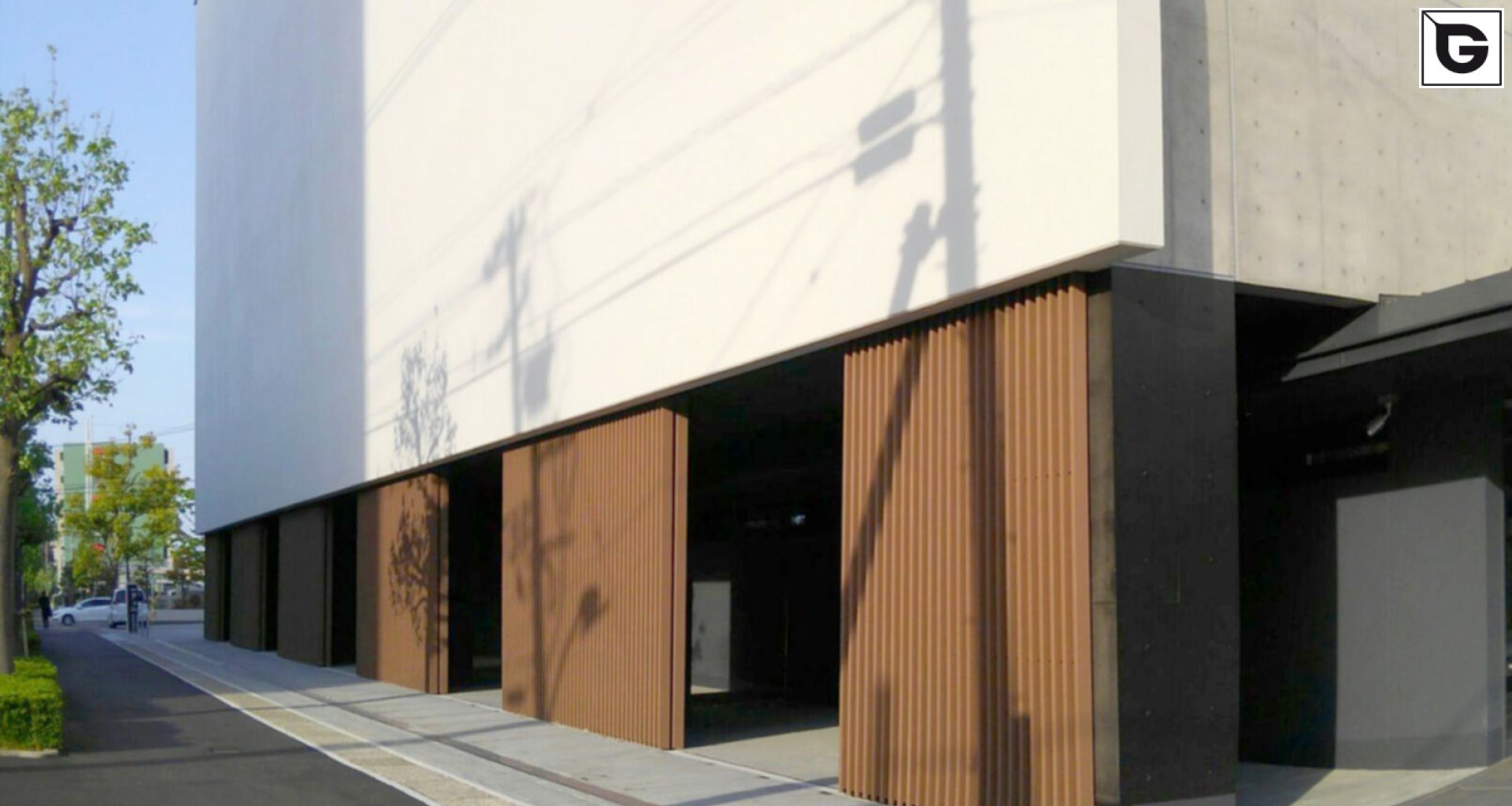 Verwaltungsgebäude_Zäune, Mauer, Portal_Büros