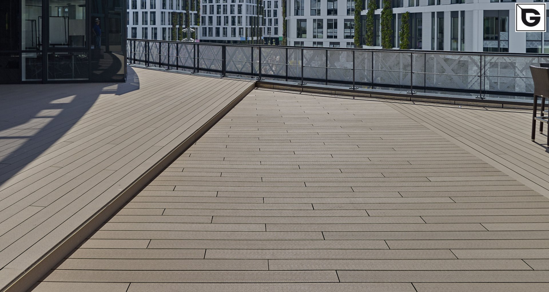 Verwaltungsgebäude_Terrasse Gewerbliche Nutzung_Vorzeigeprojekte - WPC holz 
