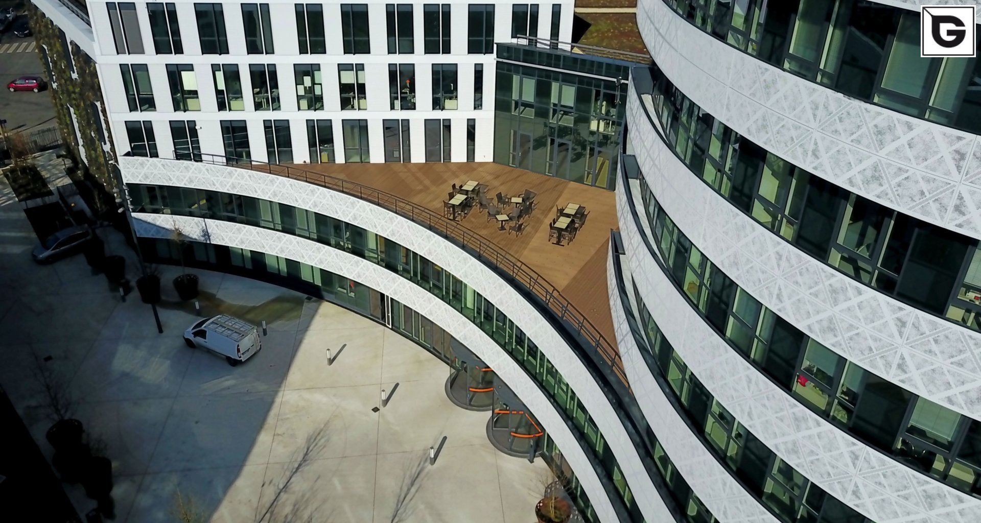 Verwaltungsgebäude_Terrasse Gewerbliche Nutzung_Vorzeigeprojekte - WPC holz 