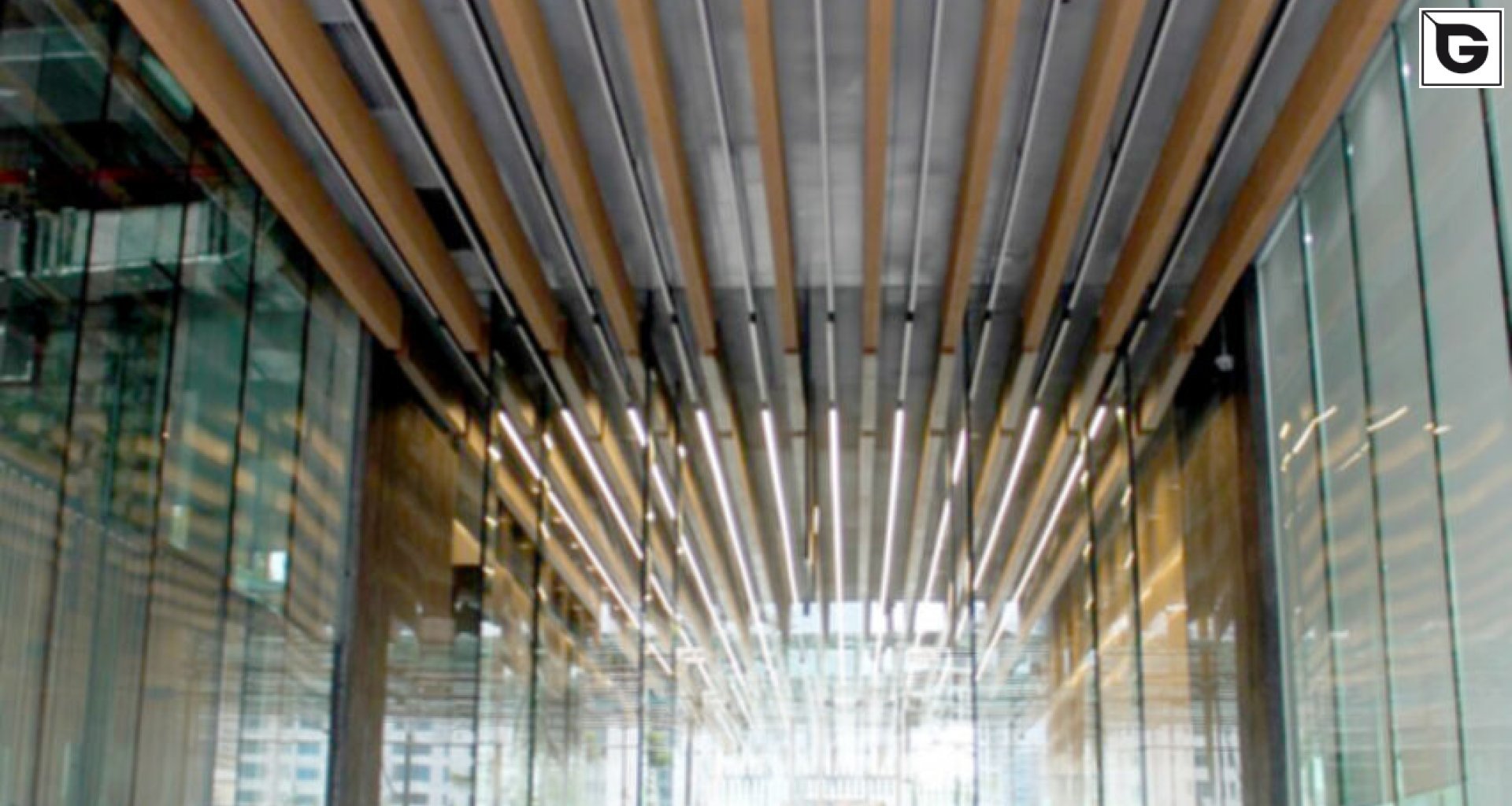 Verwaltungsgebäude_Vertical Sonnenschutz, jalousien_Vorzeigeprojekte - Hybrid holz