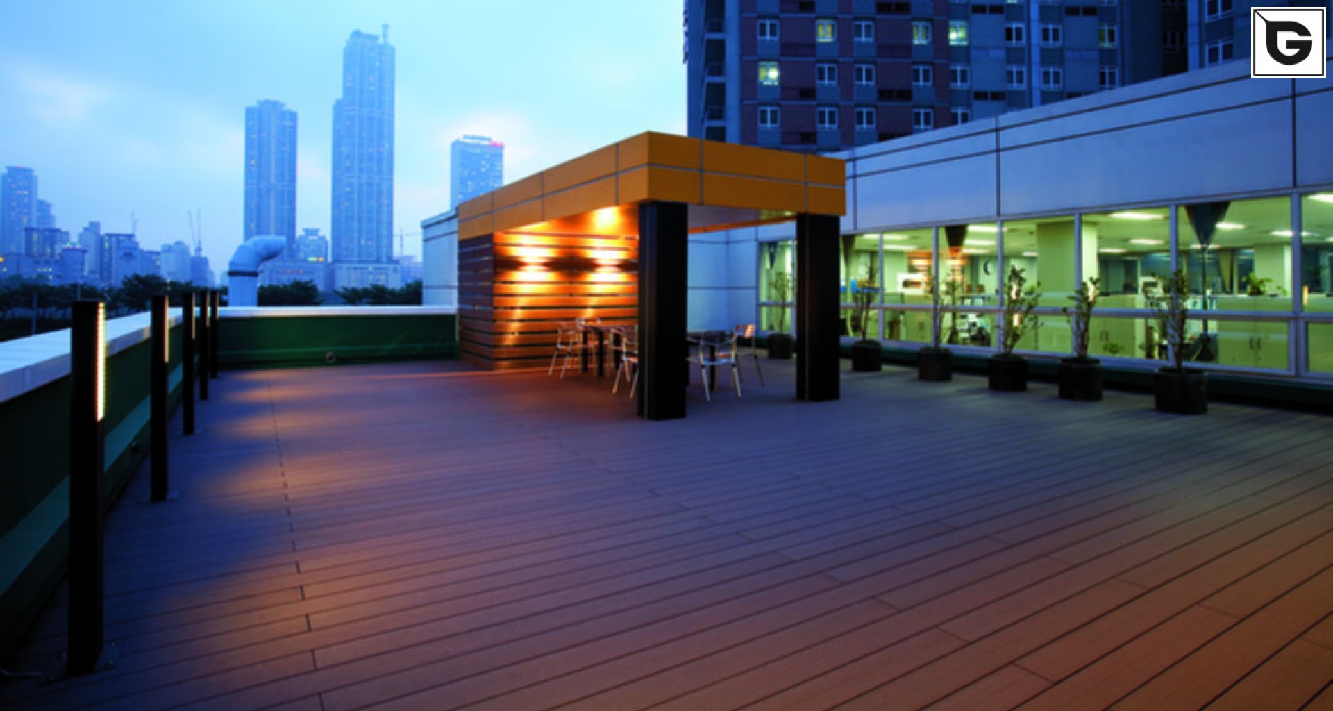 Verwaltungsgebäude_Dachanlage, Balk., Laufgang_Büros