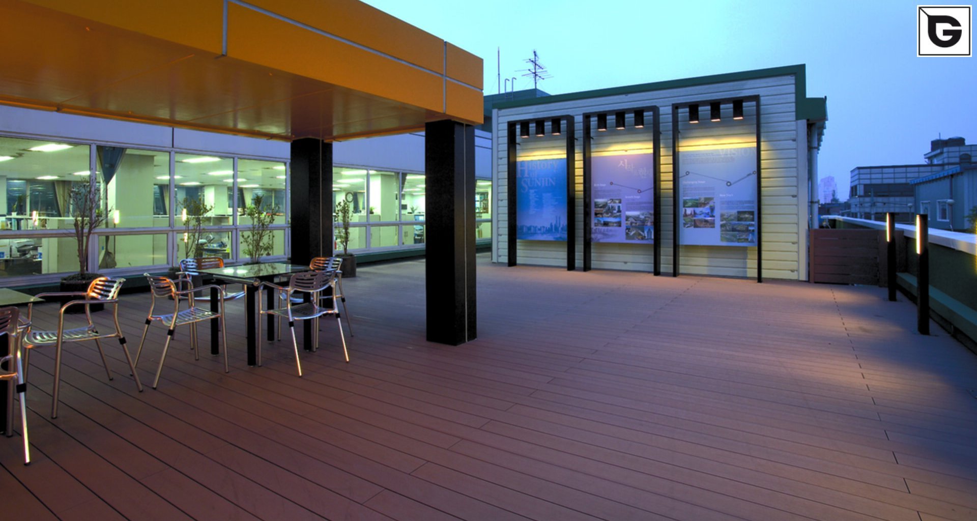 Verwaltungsgebäude_Dachanlage, Balk., Laufgang_Büros