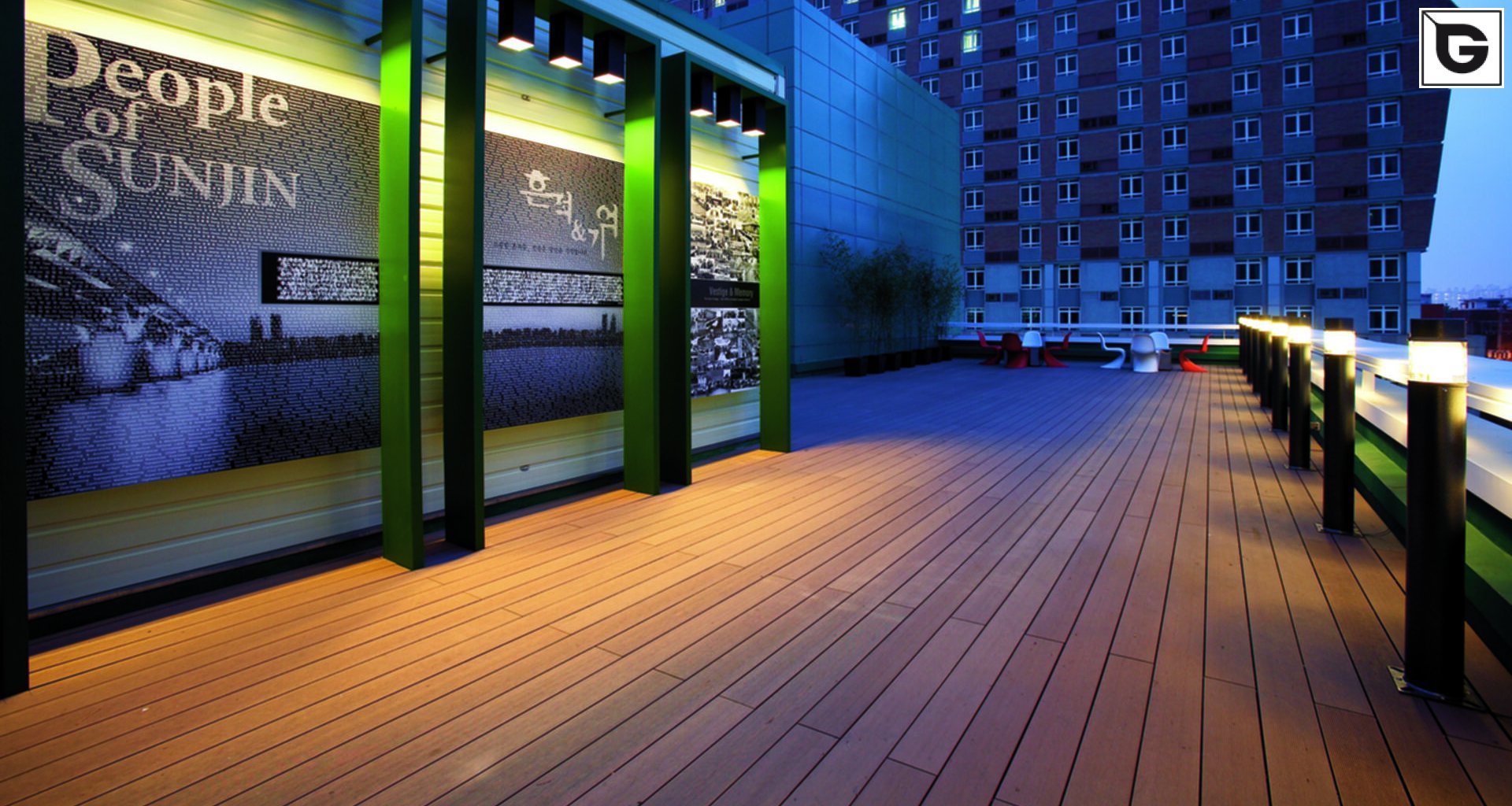 Verwaltungsgebäude_Dachanlage, Balk., Laufgang_Büros