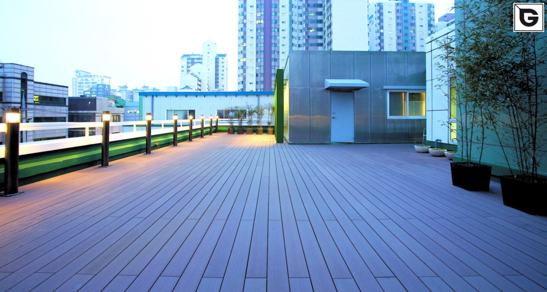 Verwaltungsgebäude_Dachanlage, Balk., Laufgang_Büros