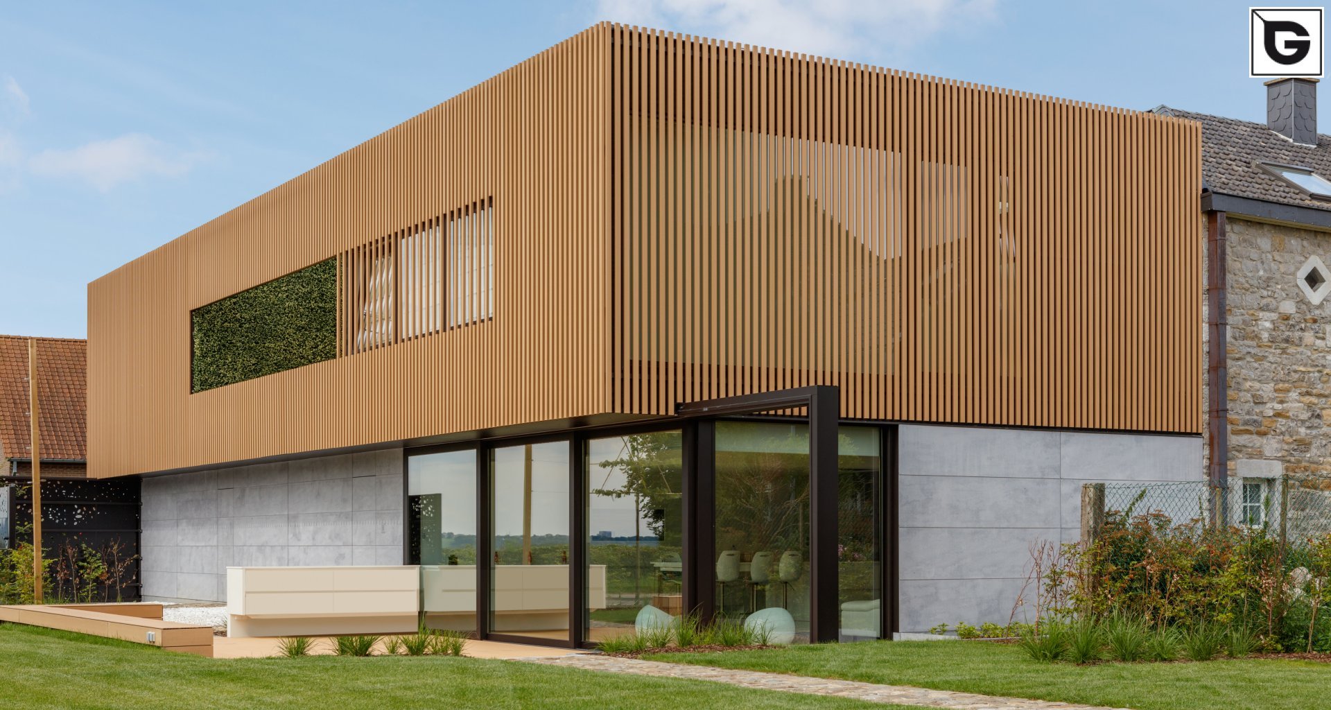 Verwaltungsgebäude_Offene Fassadenverkleidung - verti._Büros